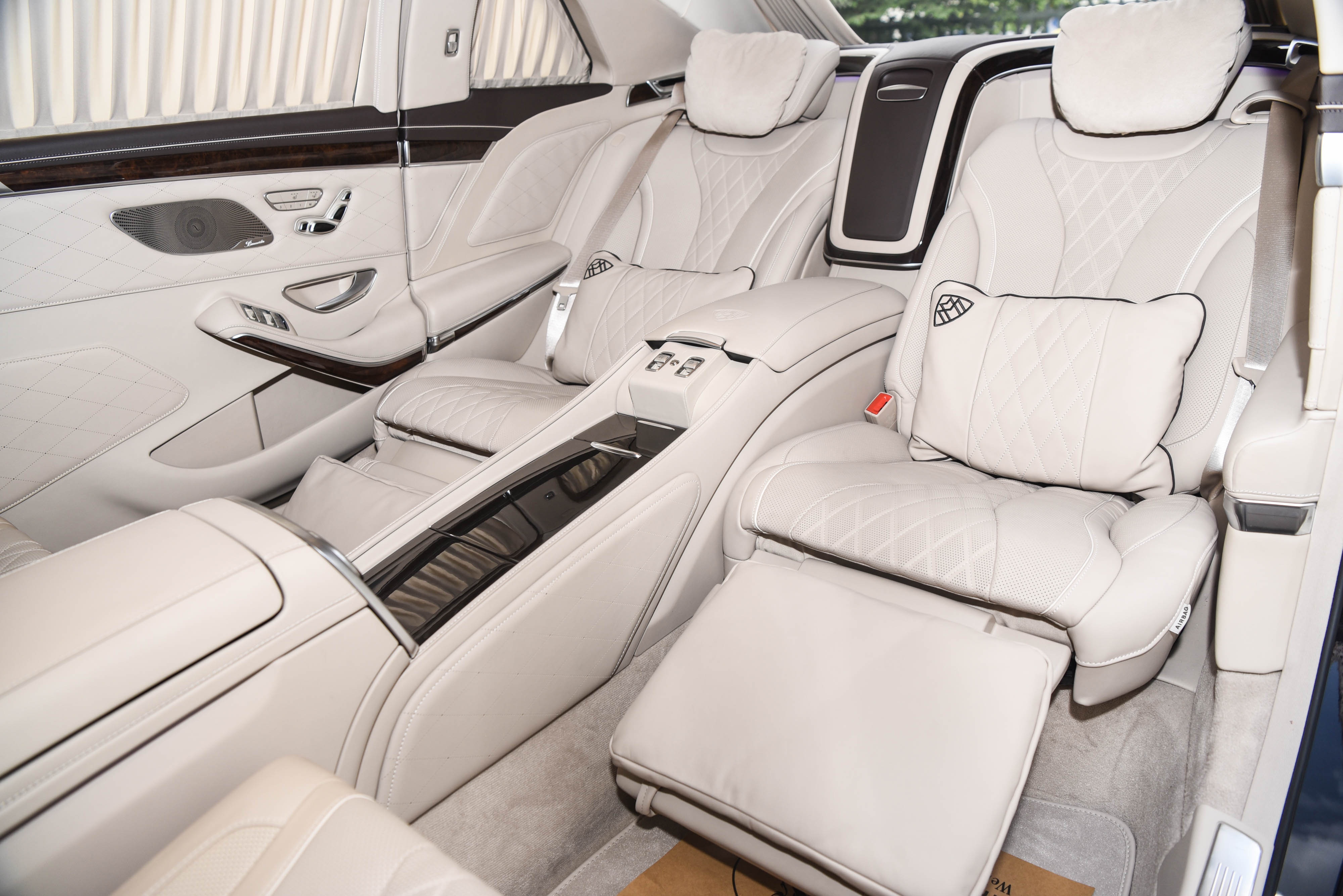 Chi tiết Mercedes-Maybach S650 Pullman 2020 đầu tiên tại Việt Nam ảnh 11 Chi tiet Mercedes-Maybach S650 Pullman 2020 dau tien tai Viet Nam anh 11