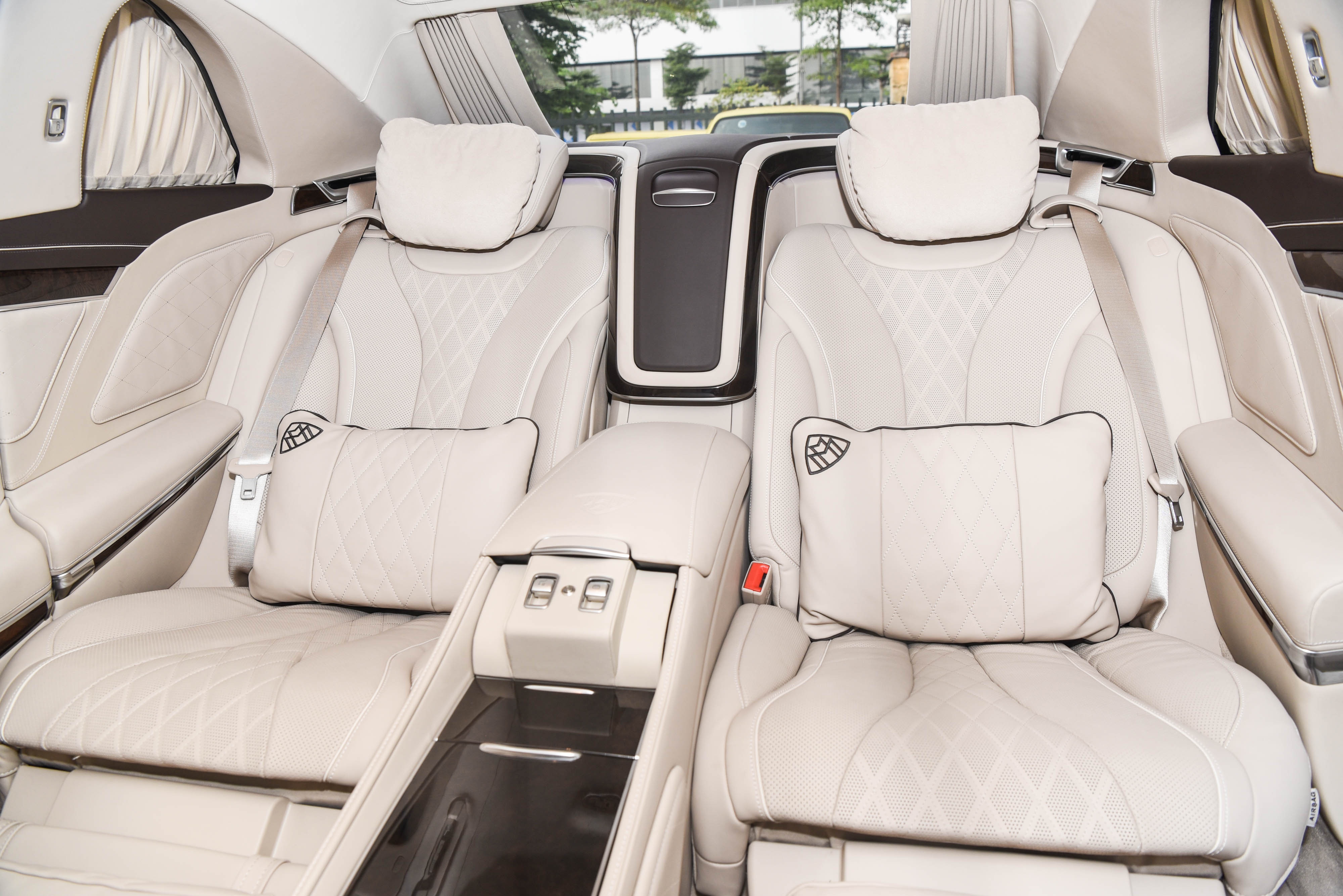 Chi tiet Mercedes-Maybach S650 Pullman 2020 dau tien tai Viet Nam anh 12