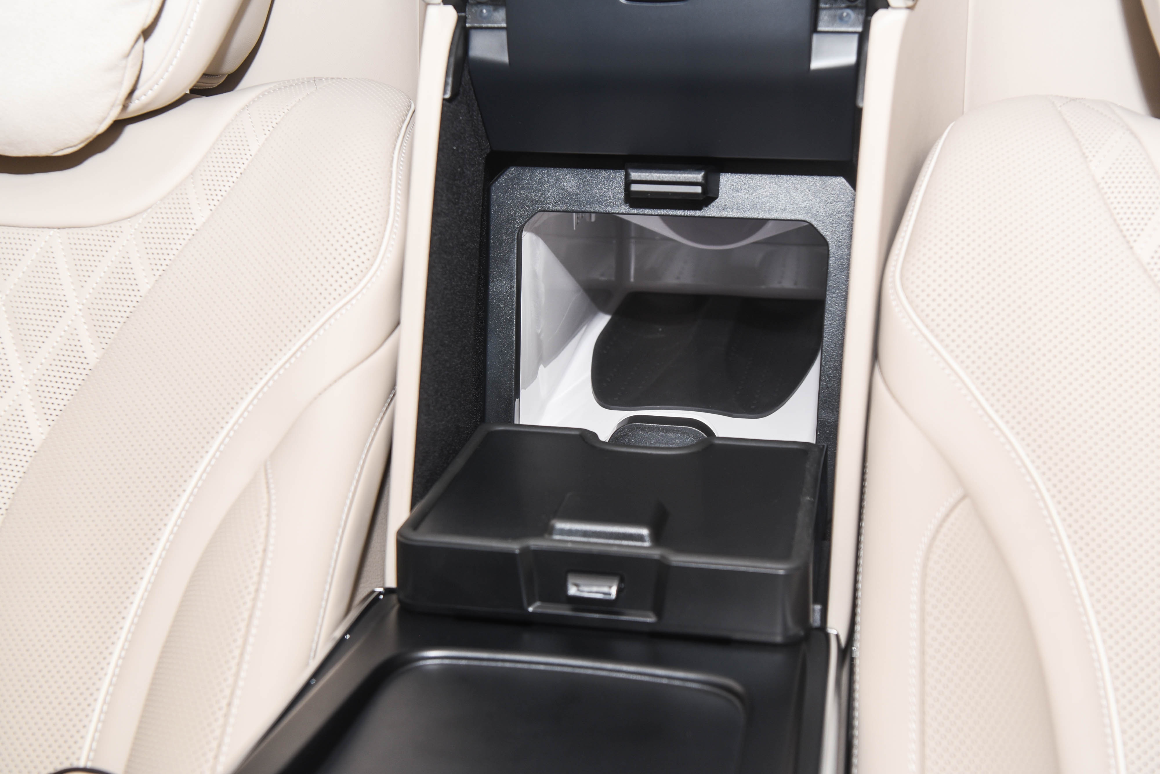 Chi tiết Mercedes-Maybach S650 Pullman 2020 đầu tiên tại Việt Nam ảnh 13 Chi tiet Mercedes-Maybach S650 Pullman 2020 dau tien tai Viet Nam anh 13