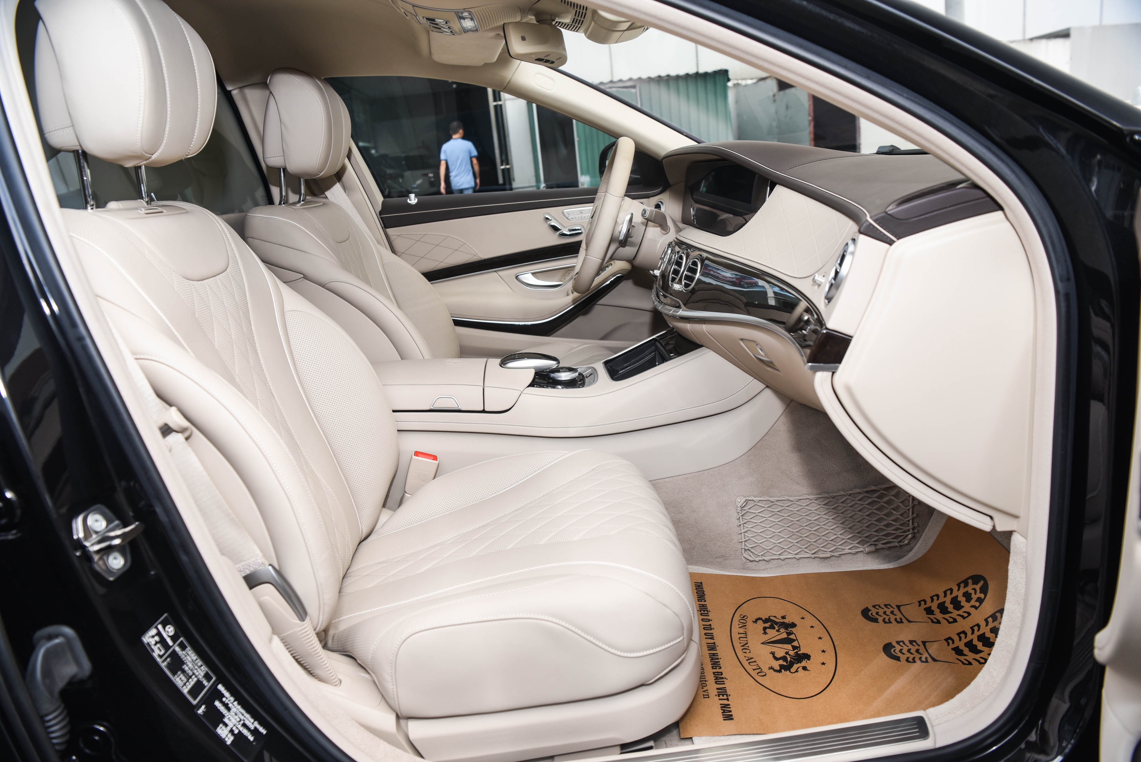 Chi tiet Mercedes-Maybach S650 Pullman 2020 dau tien tai Viet Nam anh 9