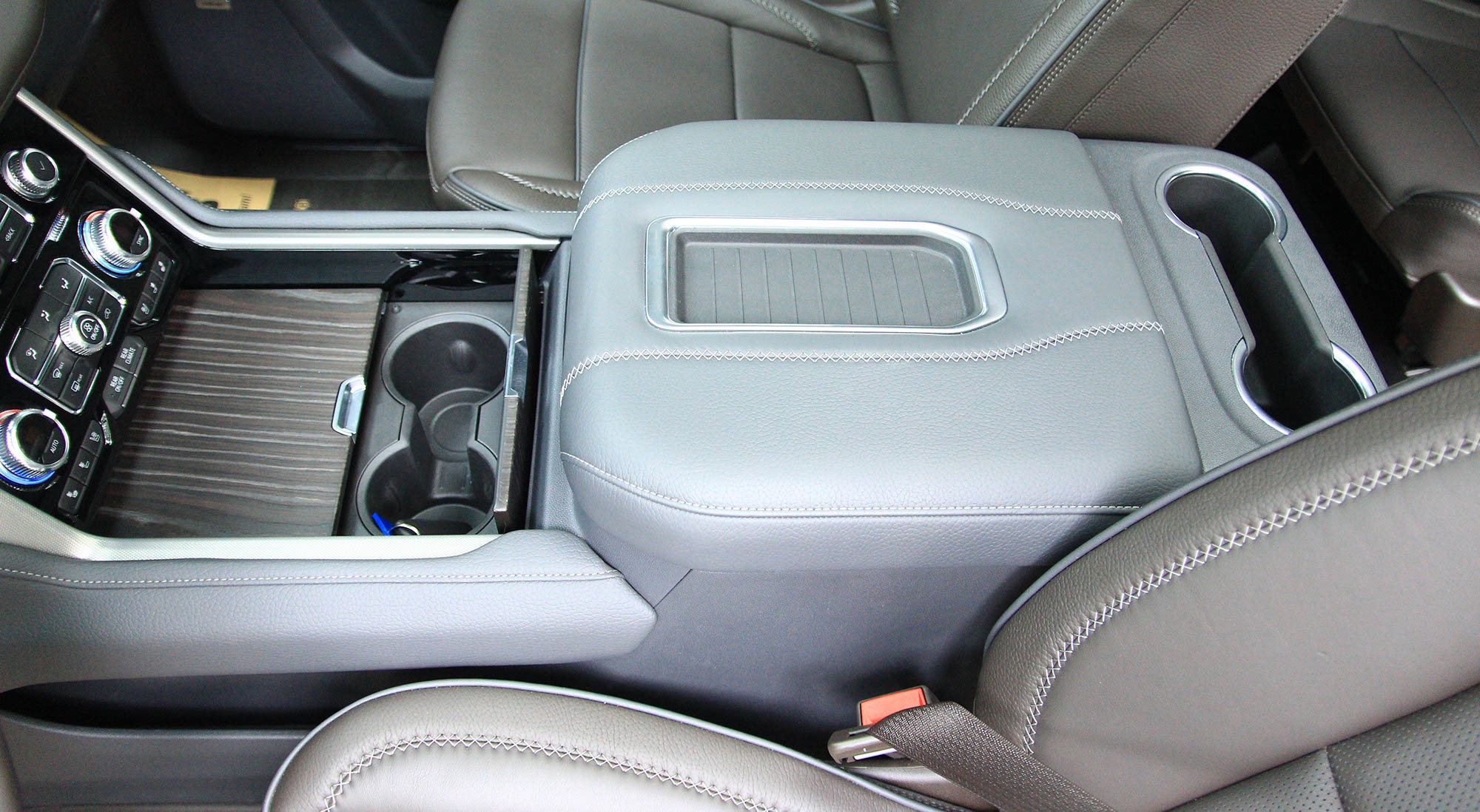 Chi tiết GMC Yukon XL Denali 2021 tại Việt Nam ảnh 15 Chi tiet GMC Yukon XL Denali 2021 tai Viet Nam anh 15