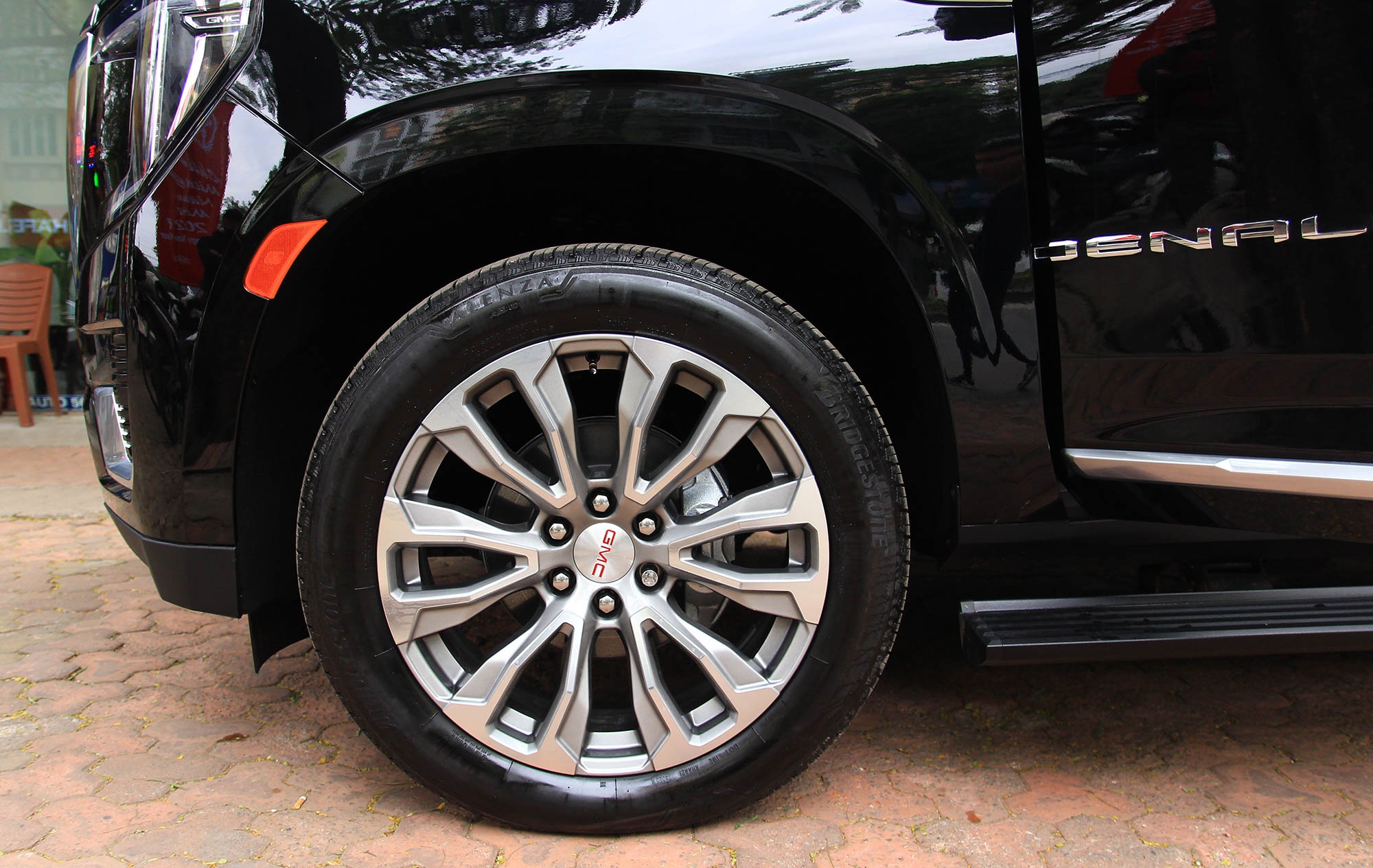 Chi tiết GMC Yukon XL Denali 2021 tại Việt Nam ảnh 6 Chi tiet GMC Yukon XL Denali 2021 tai Viet Nam anh 6