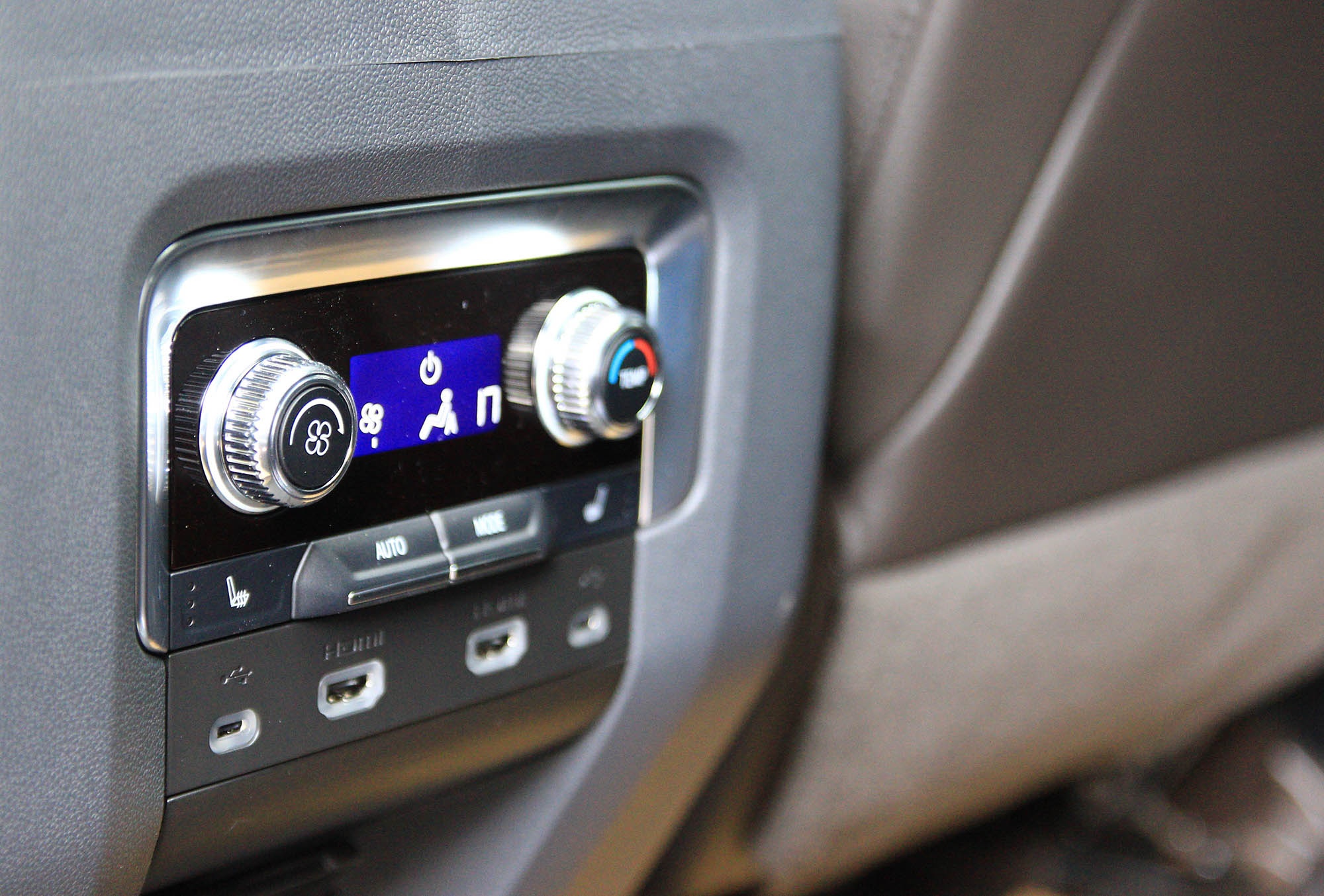 Chi tiết GMC Yukon XL Denali 2021 tại Việt Nam ảnh 20 Chi tiet GMC Yukon XL Denali 2021 tai Viet Nam anh 20