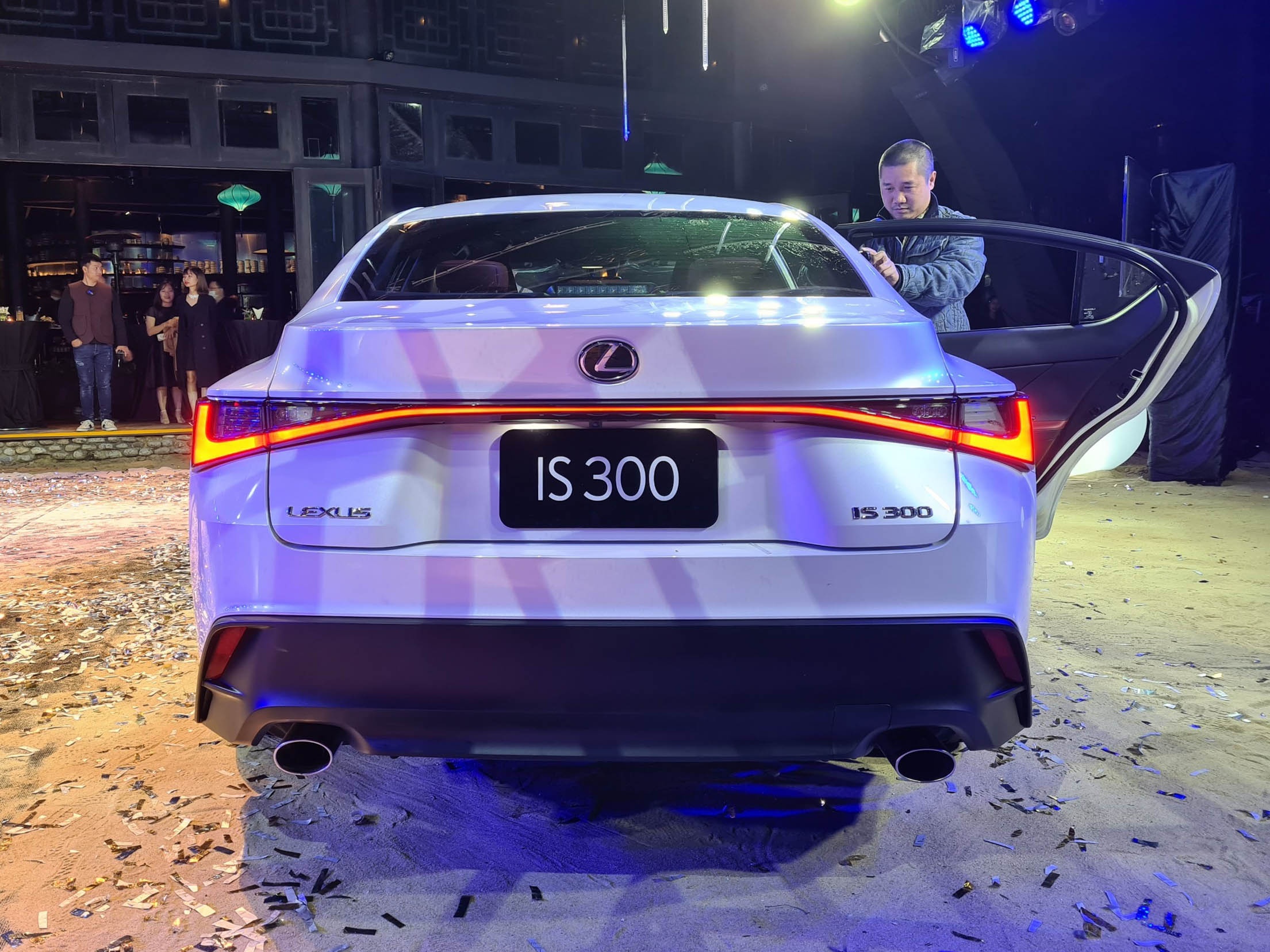 Lexus IS 2021 được ra mắt tại Việt Nam ảnh 4 Lexus IS 2021 duoc ra mat tai Viet Nam anh 4