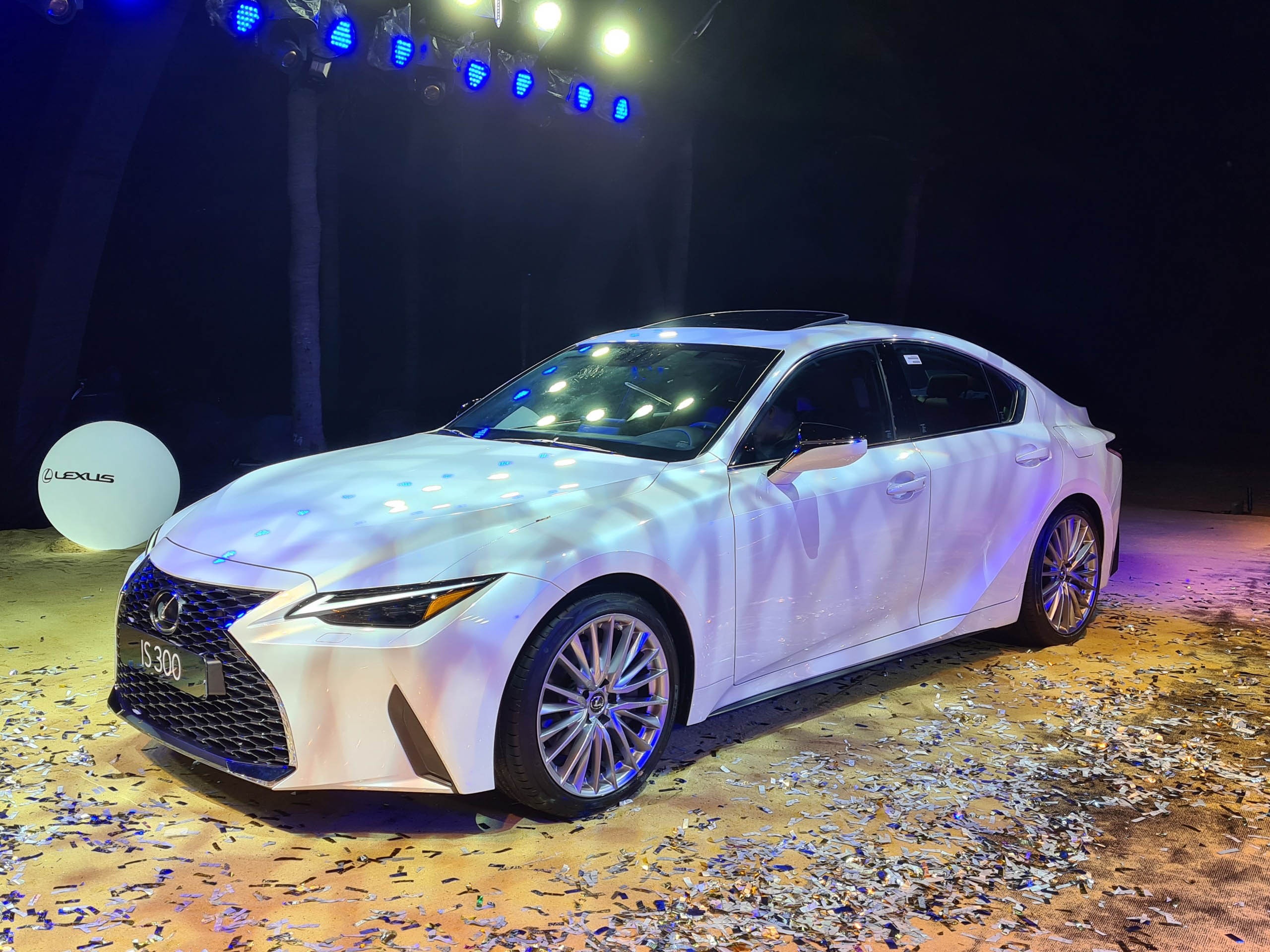 Lexus IS 2021 được ra mắt tại Việt Nam ảnh 2 Lexus IS 2021 duoc ra mat tai Viet Nam anh 2