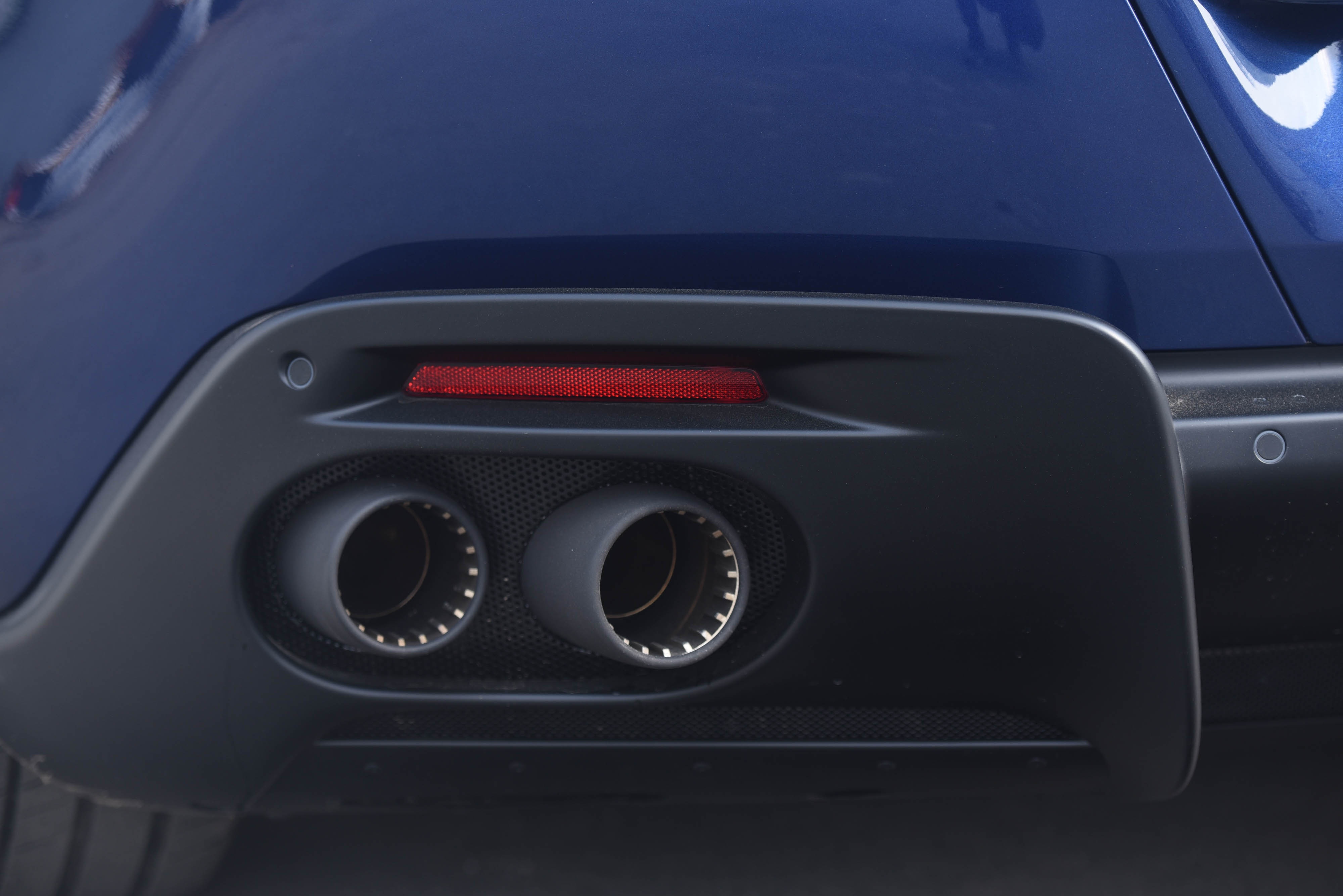 Chi tiet Ferrari Roma dau tien tai Viet Nam anh 11