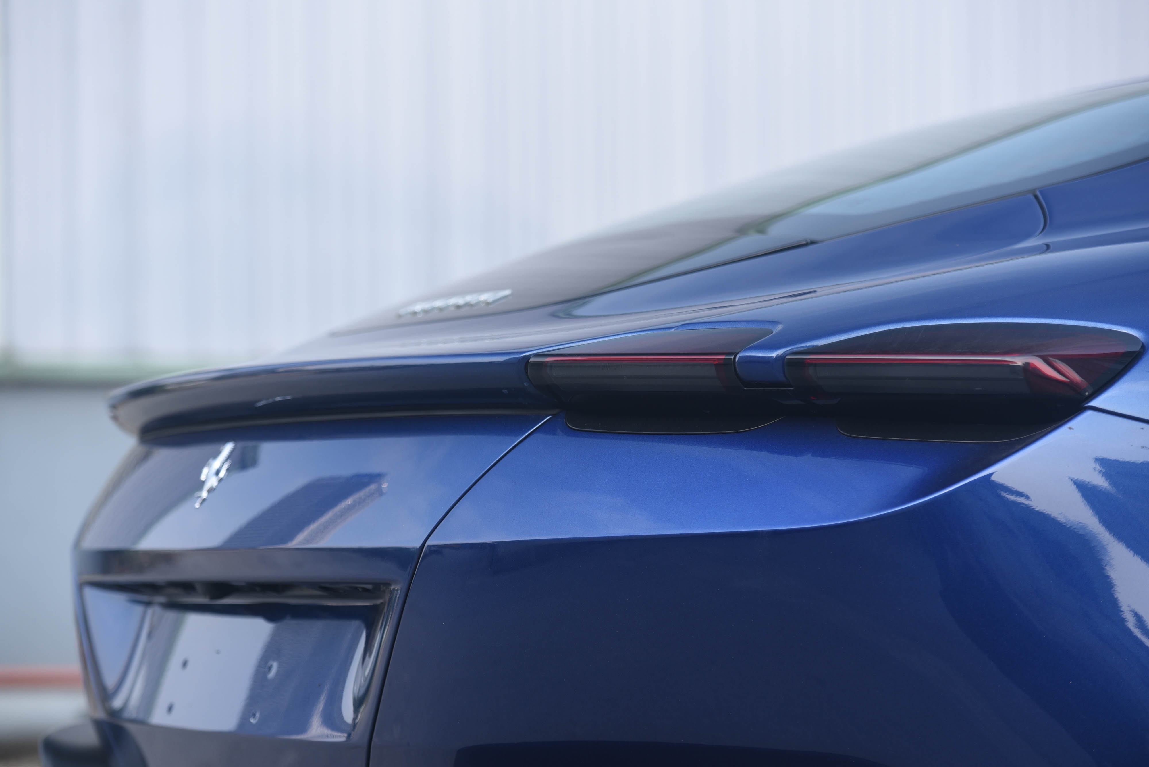 Chi tiet Ferrari Roma dau tien tai Viet Nam anh 9