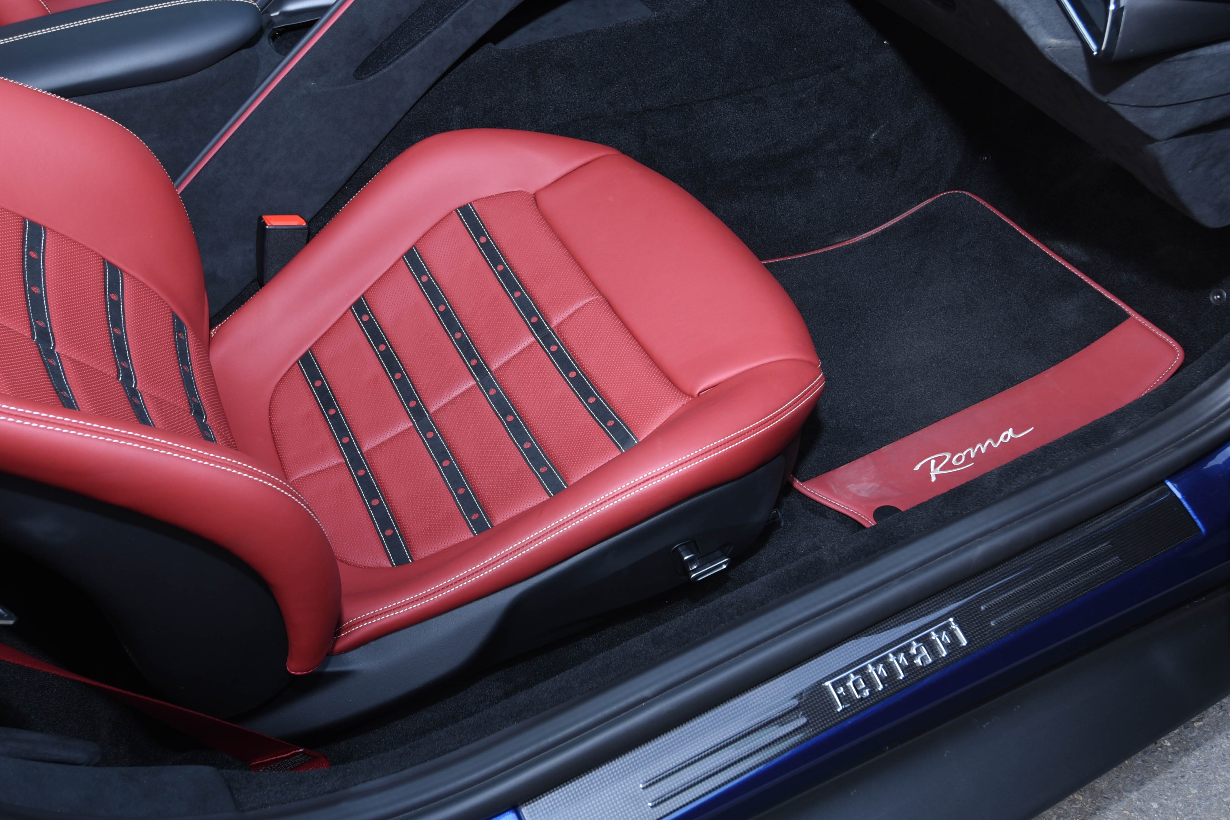 Chi tiet Ferrari Roma dau tien tai Viet Nam anh 18
