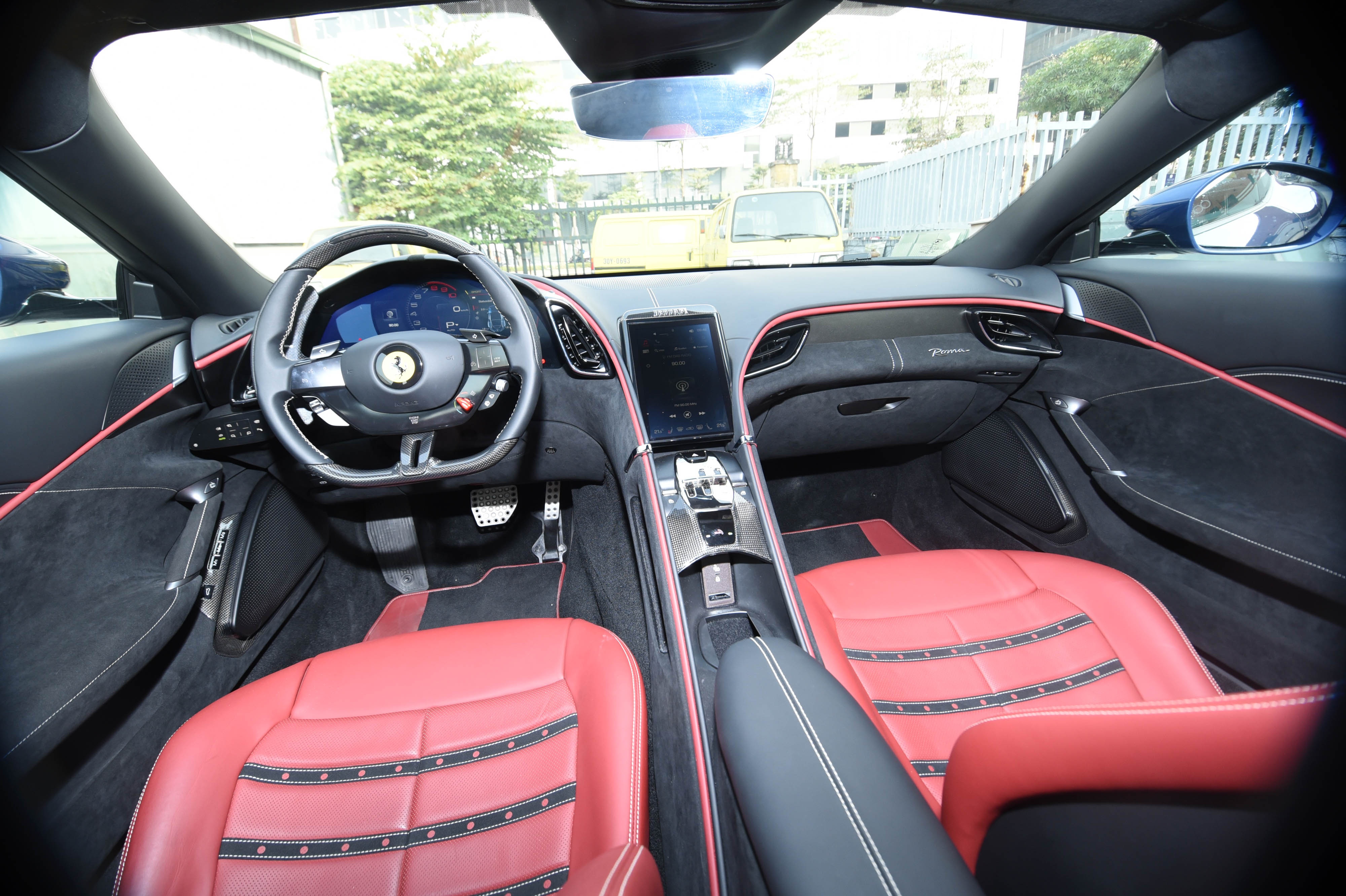 Chi tiet Ferrari Roma dau tien tai Viet Nam anh 13