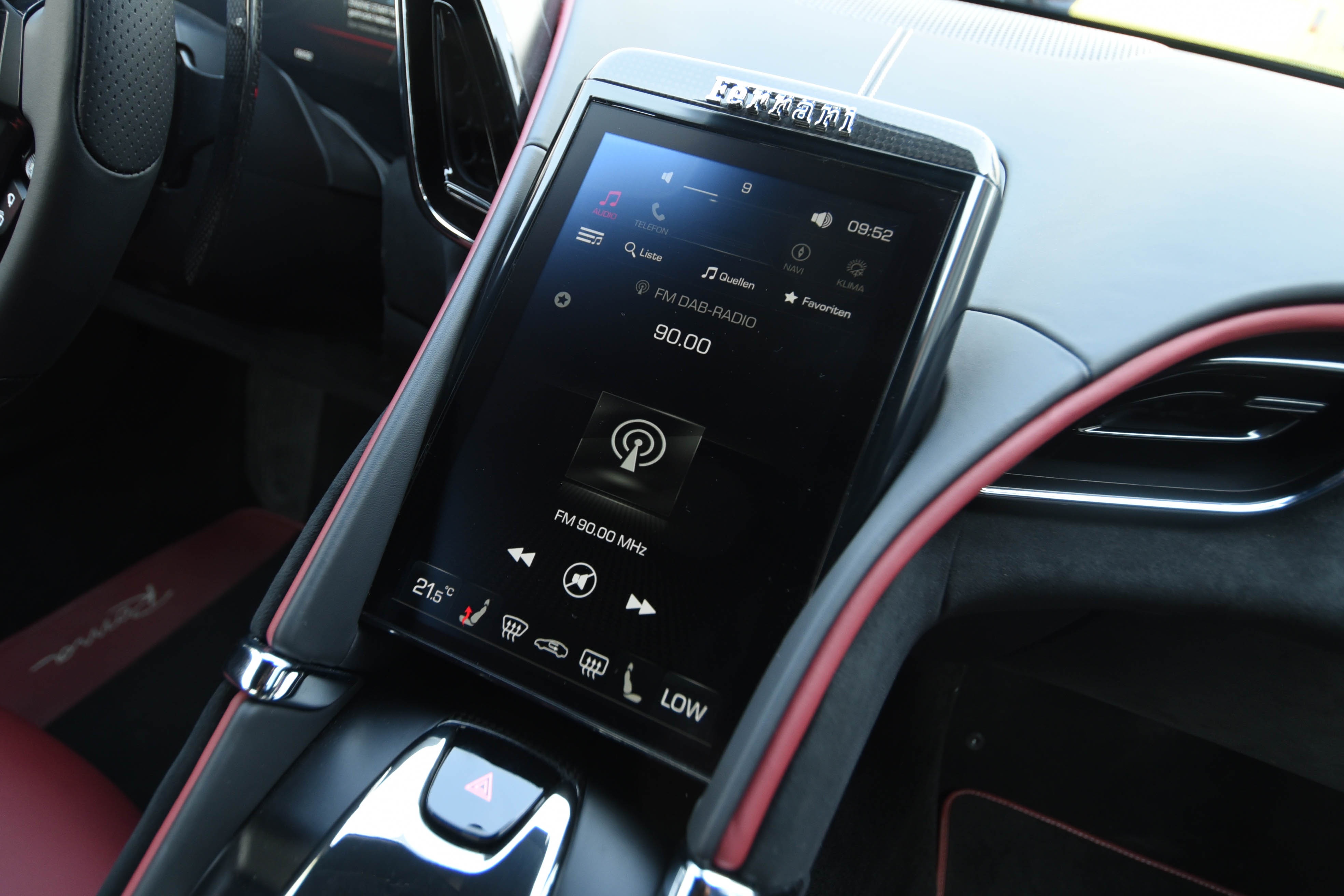 Chi tiet Ferrari Roma dau tien tai Viet Nam anh 14