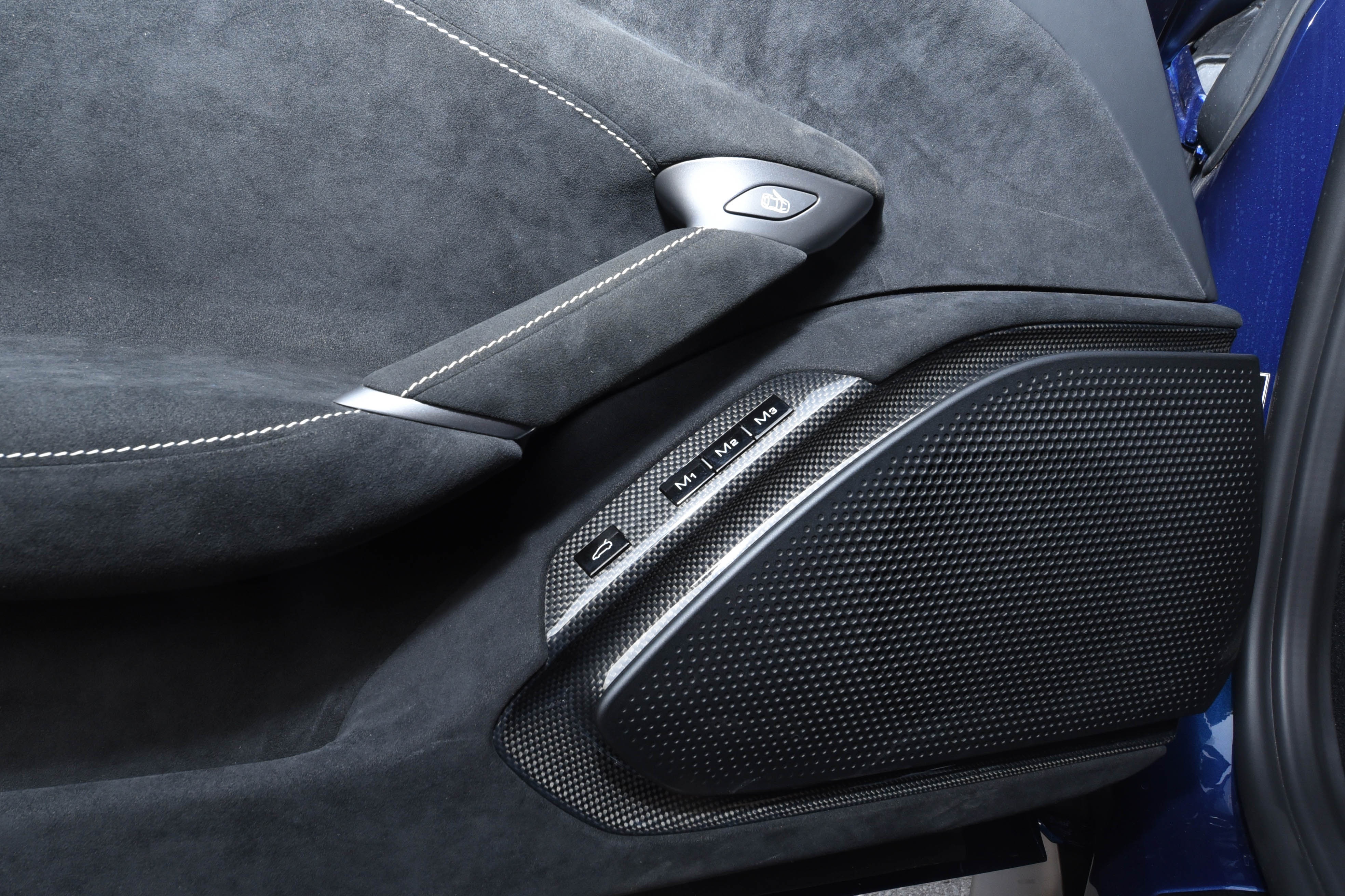 Chi tiet Ferrari Roma dau tien tai Viet Nam anh 23