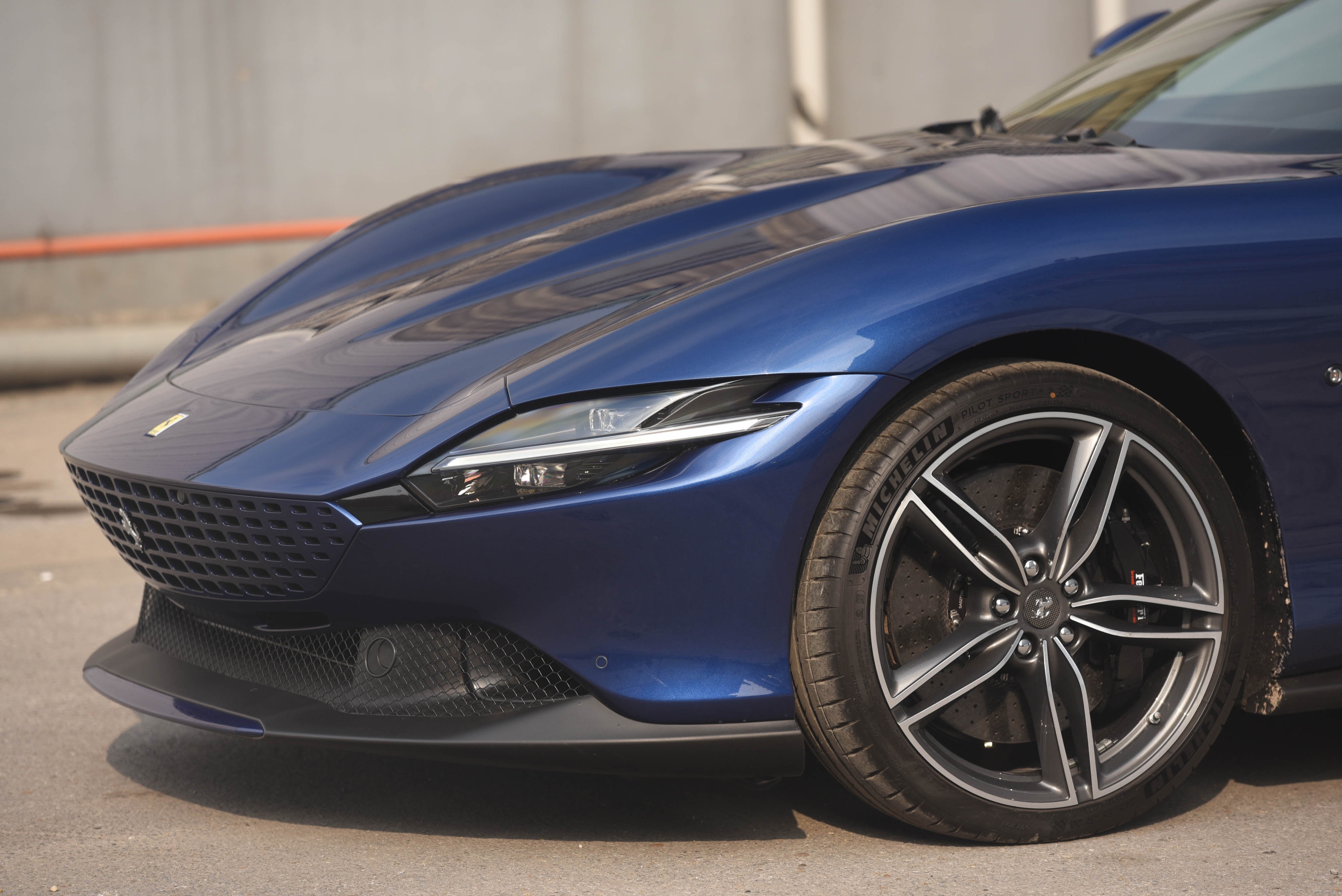 Chi tiet Ferrari Roma dau tien tai Viet Nam anh 6