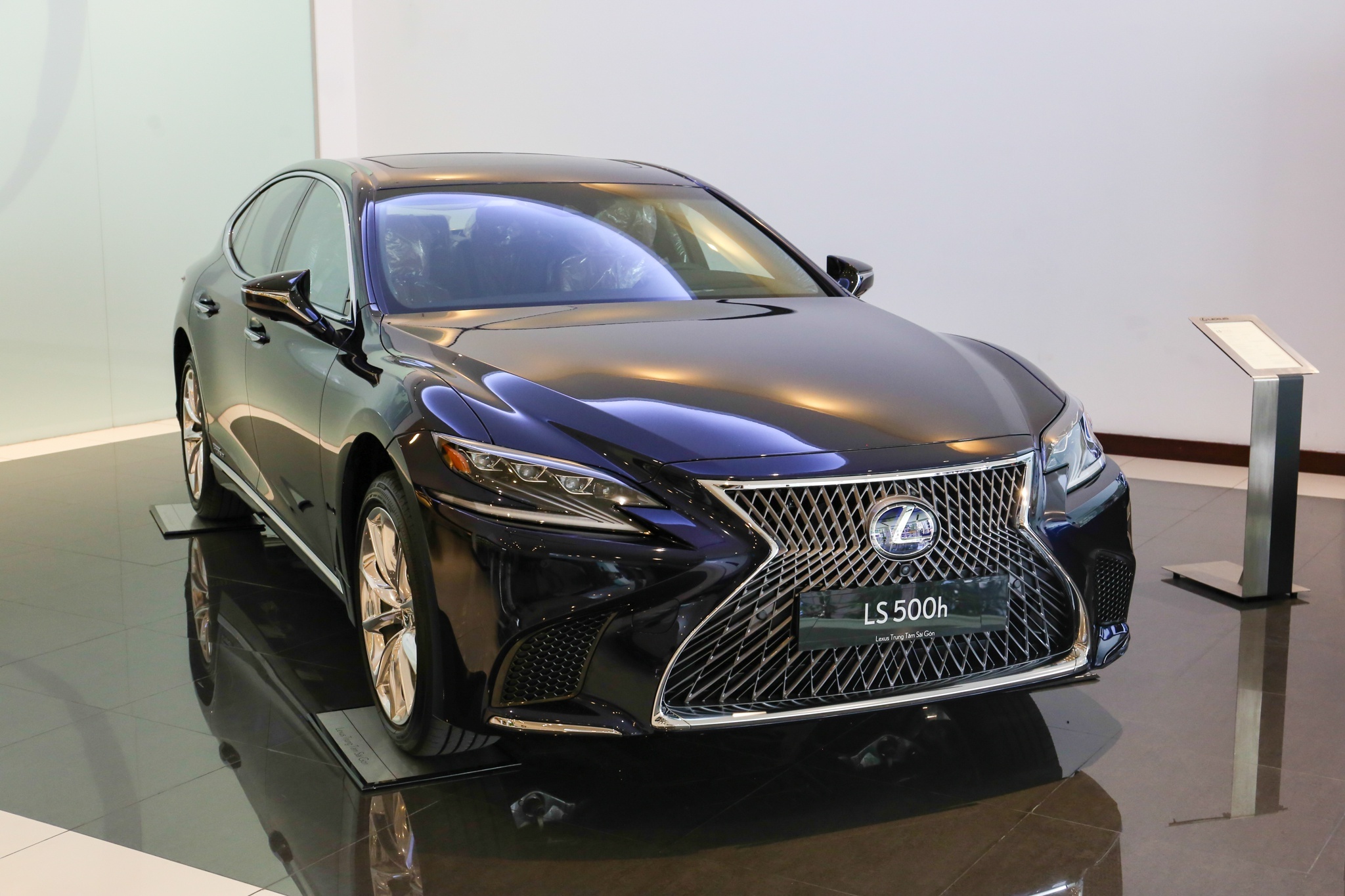 Lexus trieu hoi 1.334 xe tai Viet Nam vi loi bom nhien lieu hinh anh
