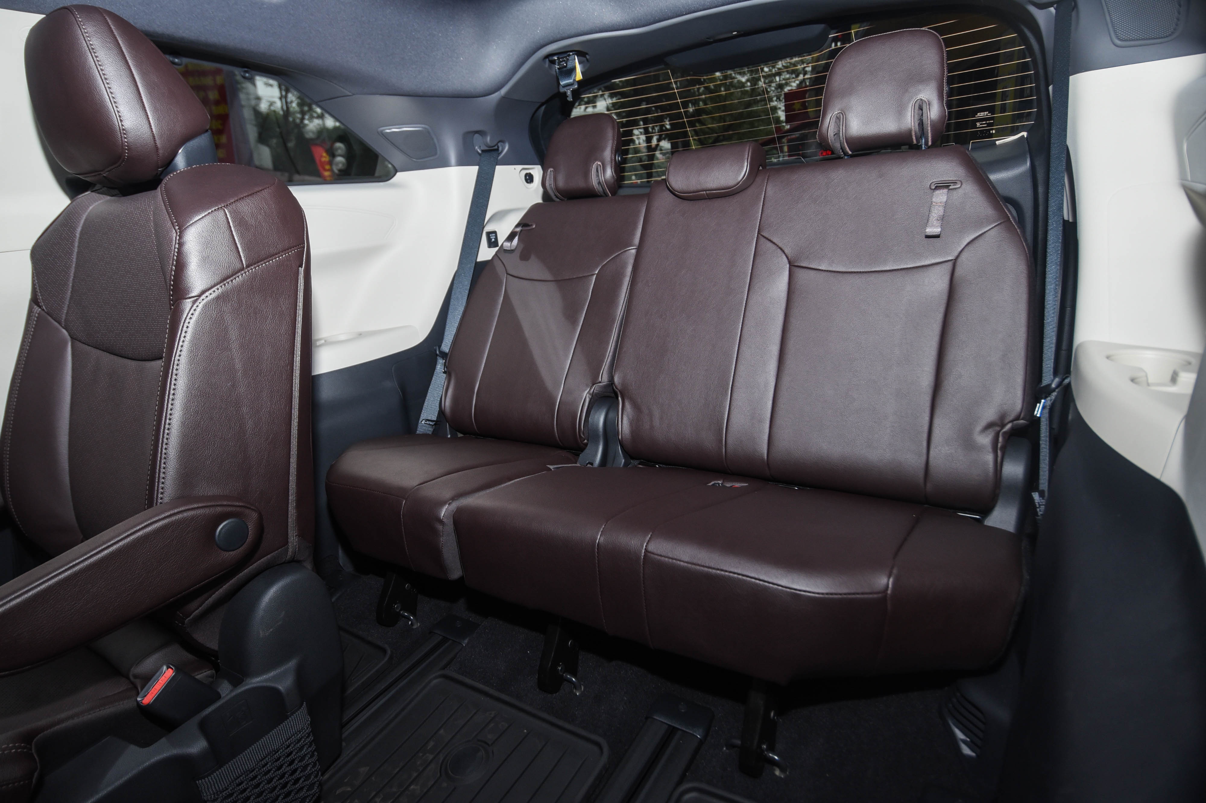 Chi tiết Toyota Sienna đời 2021 đầu tiên tại Việt Nam ảnh 10 Chi tiet Toyota Sienna doi 2021 dau tien tai Viet Nam anh 10