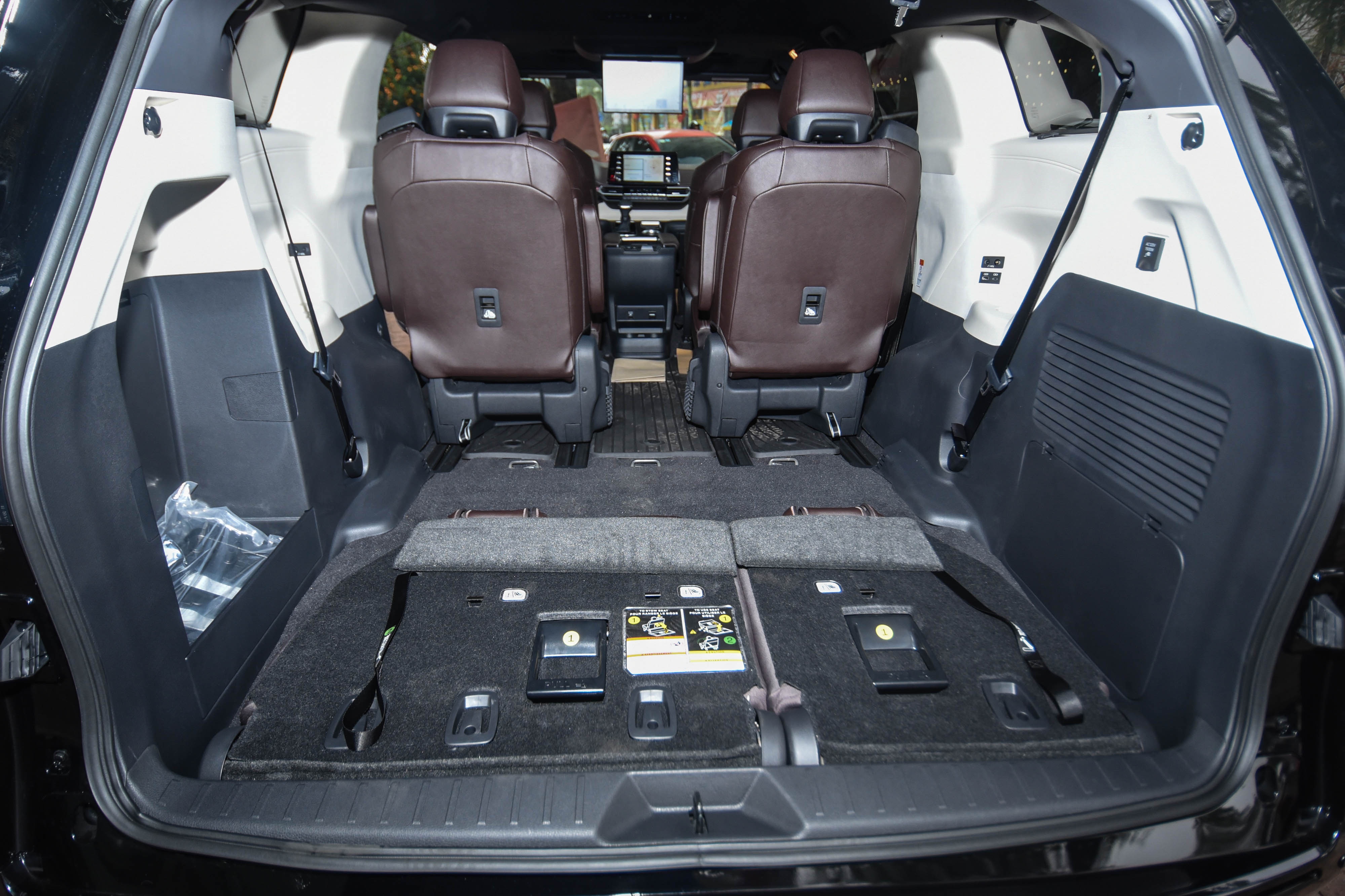 Chi tiết Toyota Sienna đời 2021 đầu tiên tại Việt Nam ảnh 22 Chi tiet Toyota Sienna doi 2021 dau tien tai Viet Nam anh 22