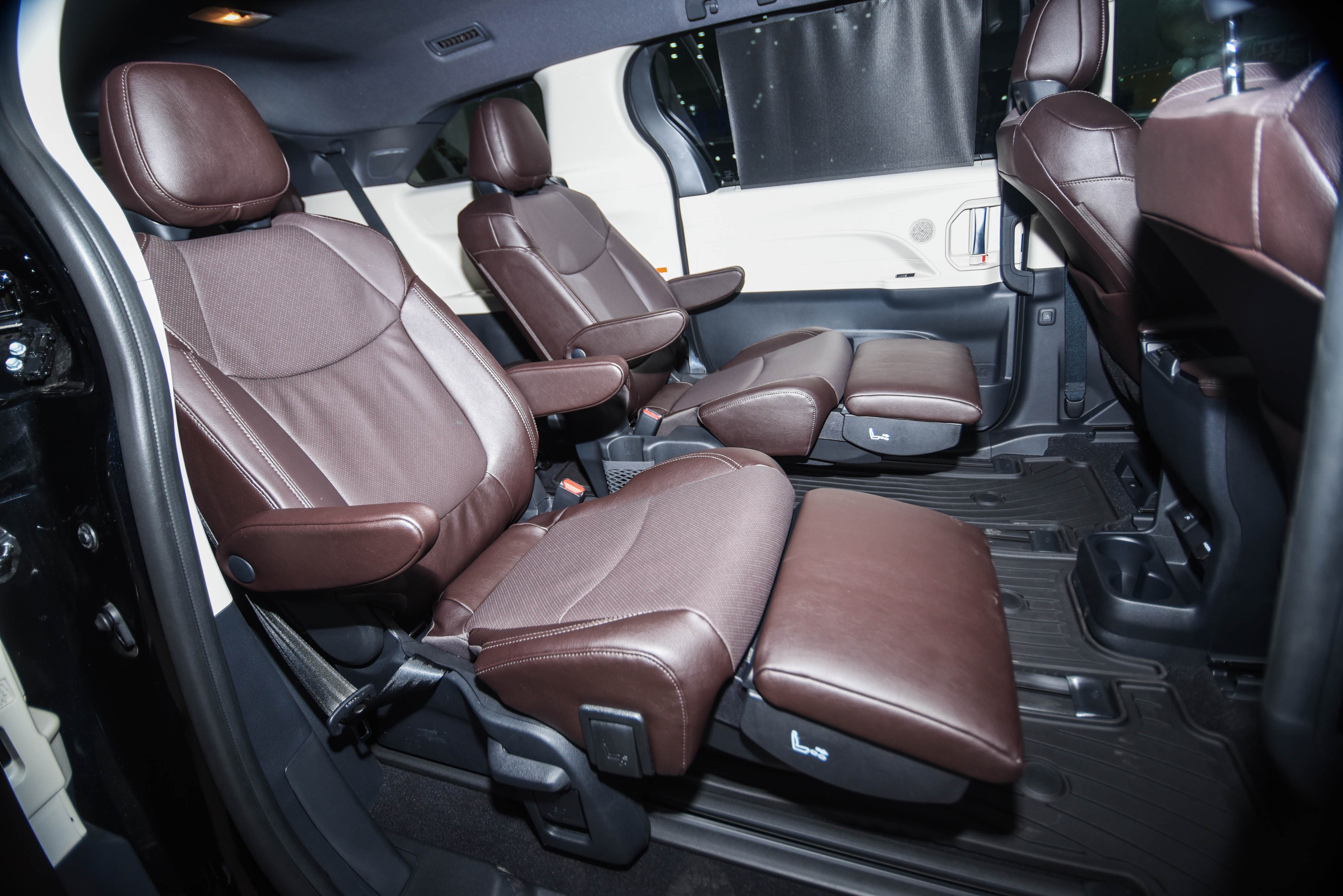 Chi tiết Toyota Sienna đời 2021 đầu tiên tại Việt Nam ảnh 15 Chi tiet Toyota Sienna doi 2021 dau tien tai Viet Nam anh 15