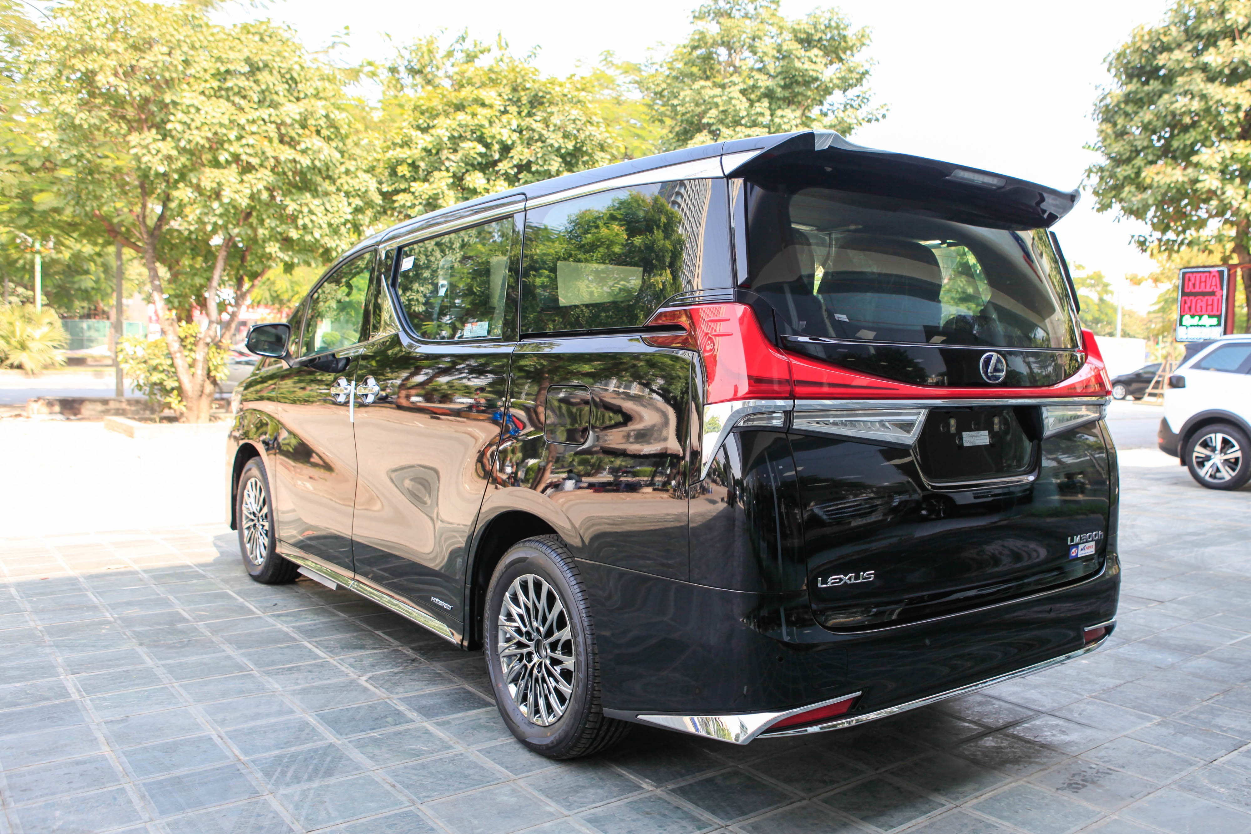 Những lựa chọn xe MPV hạng sang tại Việt Nam ảnh 15 Nhung lua chon xe MPV hang sang tai Viet Nam anh 15