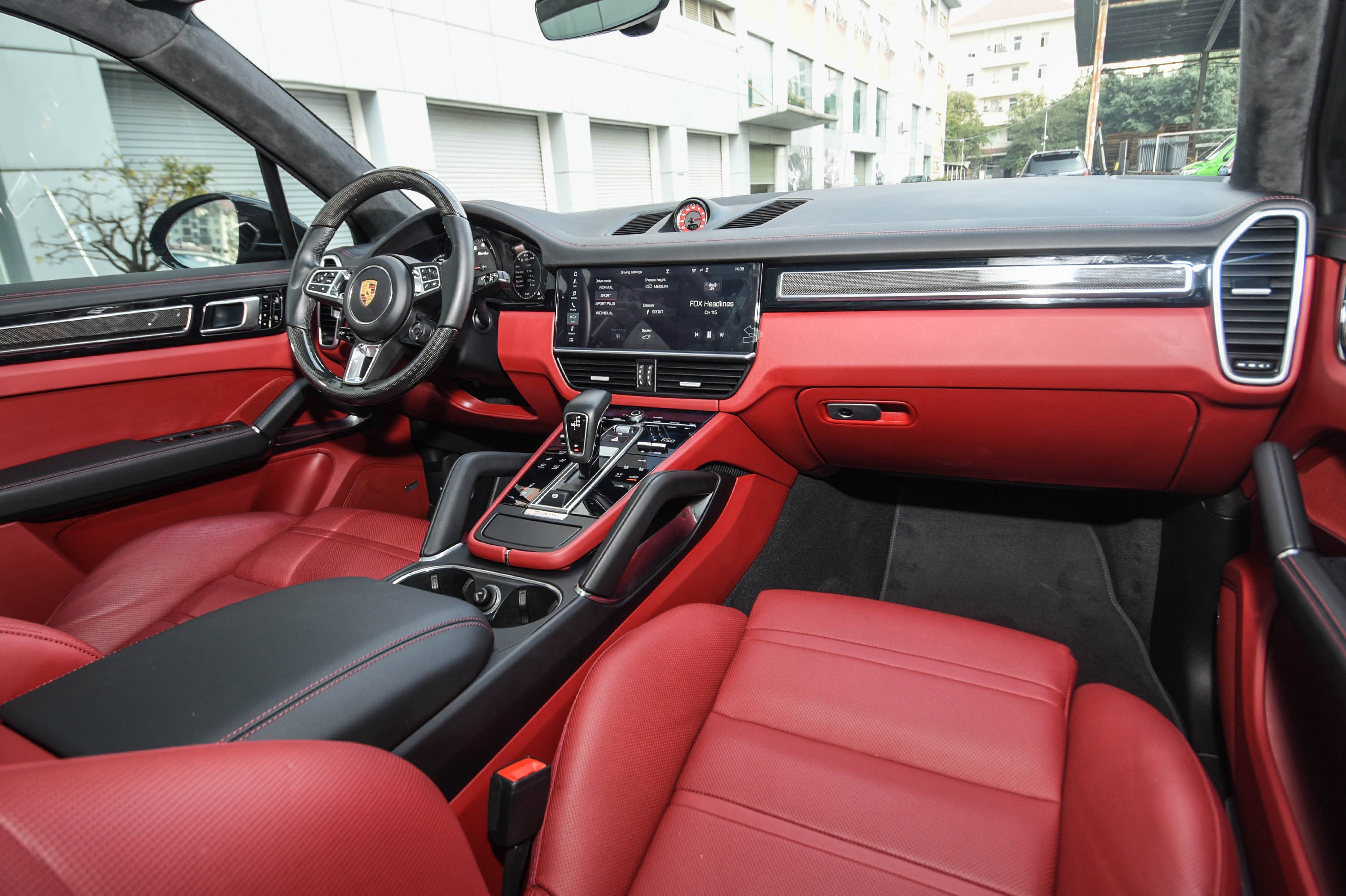 Chi tiet Porsche Cayenne Turbo 2020 gia hon 10 ty dong tai Viet Nam anh 8