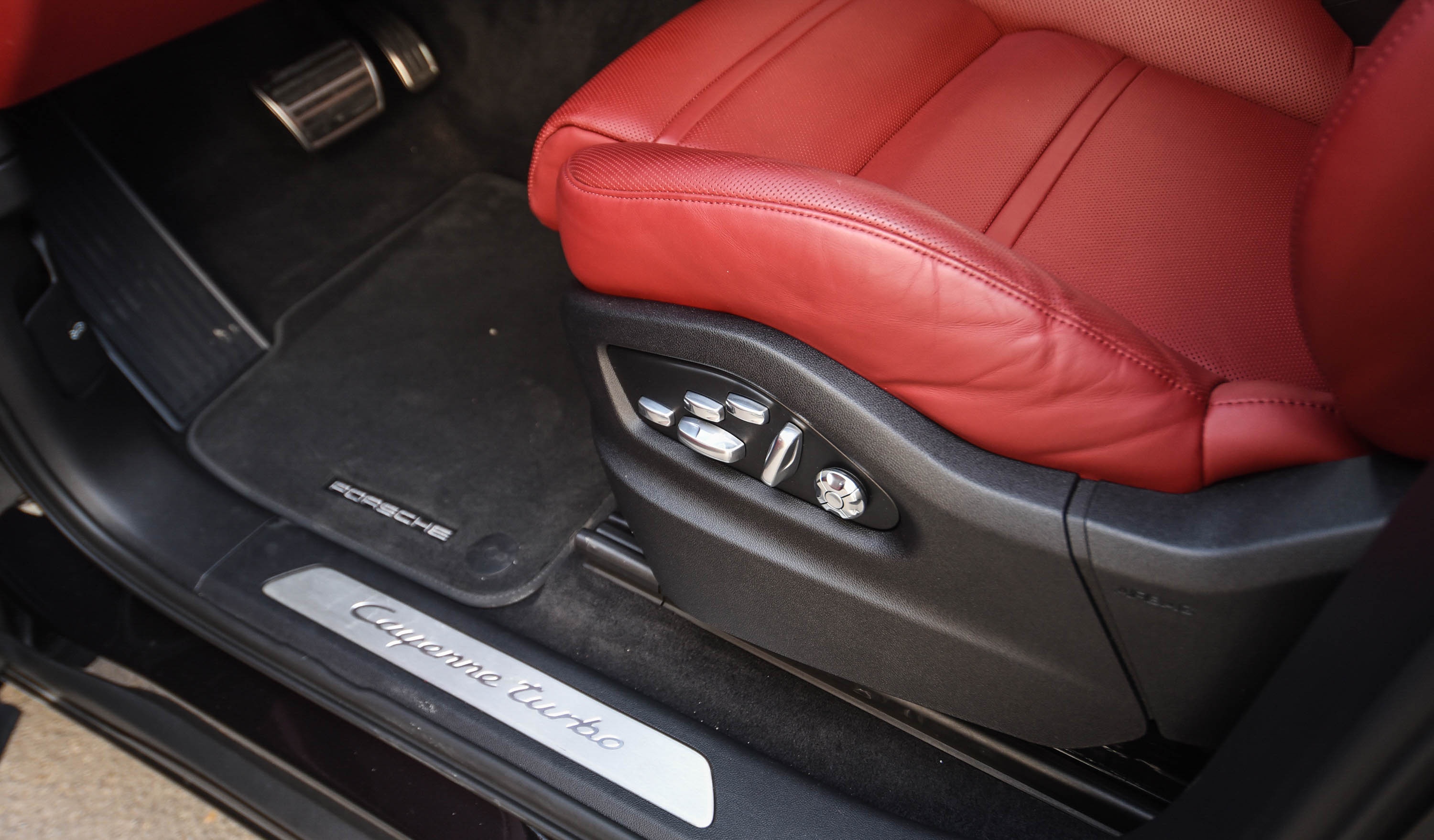 Chi tiết Porsche Cayenne Turbo 2020 giá hơn 10 tỷ đồng tại Việt Nam ảnh 15 Chi tiet Porsche Cayenne Turbo 2020 gia hon 10 ty dong tai Viet Nam anh 15