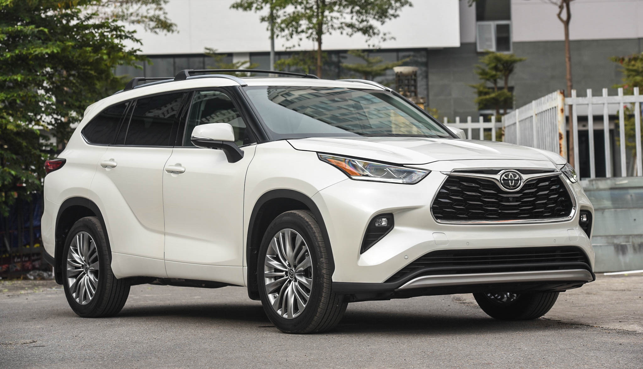 Chi tiết Toyota Highlander Platinum 2021 đầu tiên tại Việt Nam ảnh 1 Chi tiet Toyota Highlander Platinum 2021 dau tien tai Viet Nam anh 1