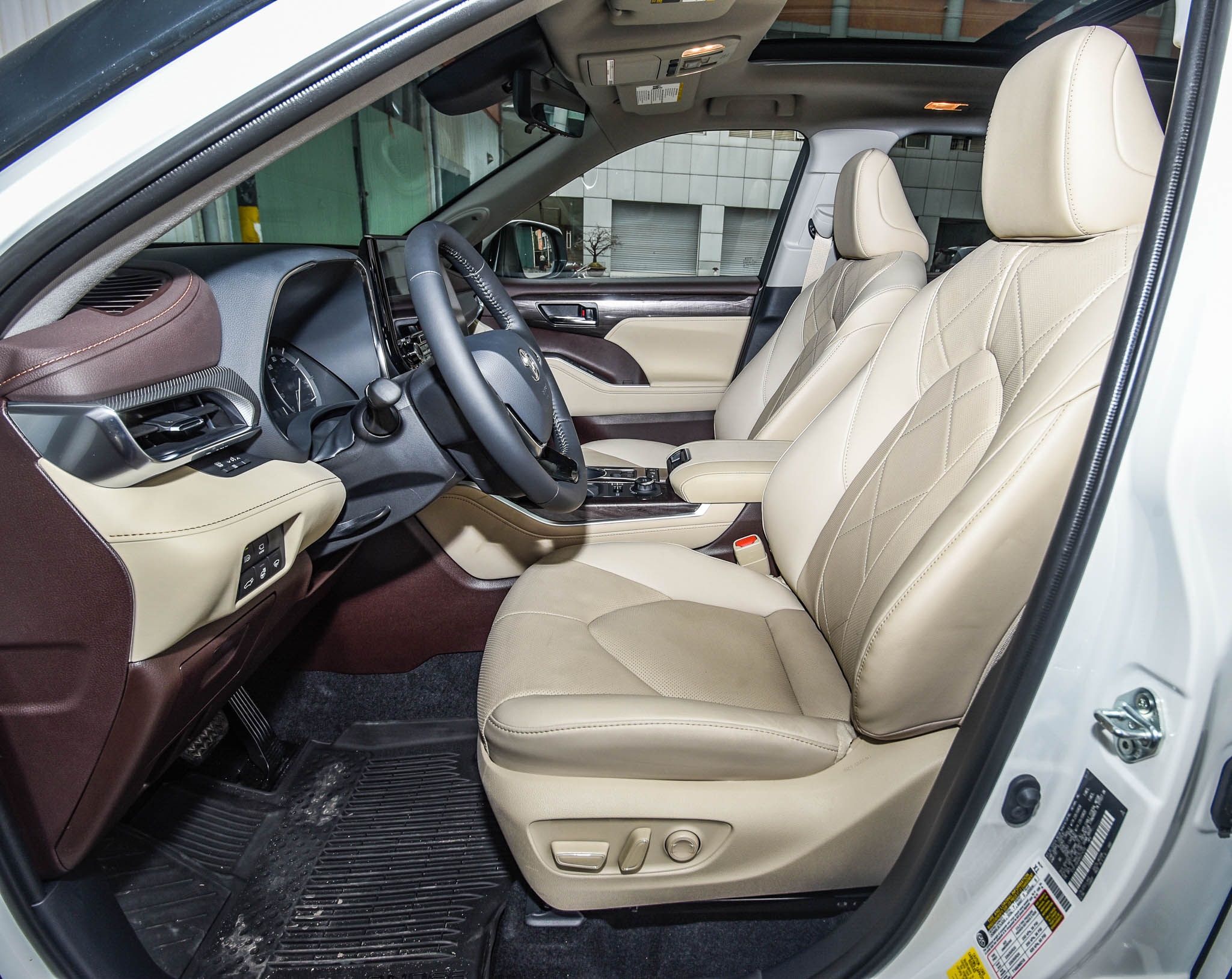 Chi tiết Toyota Highlander Platinum 2021 đầu tiên tại Việt Nam ảnh 13 Chi tiet Toyota Highlander Platinum 2021 dau tien tai Viet Nam anh 13