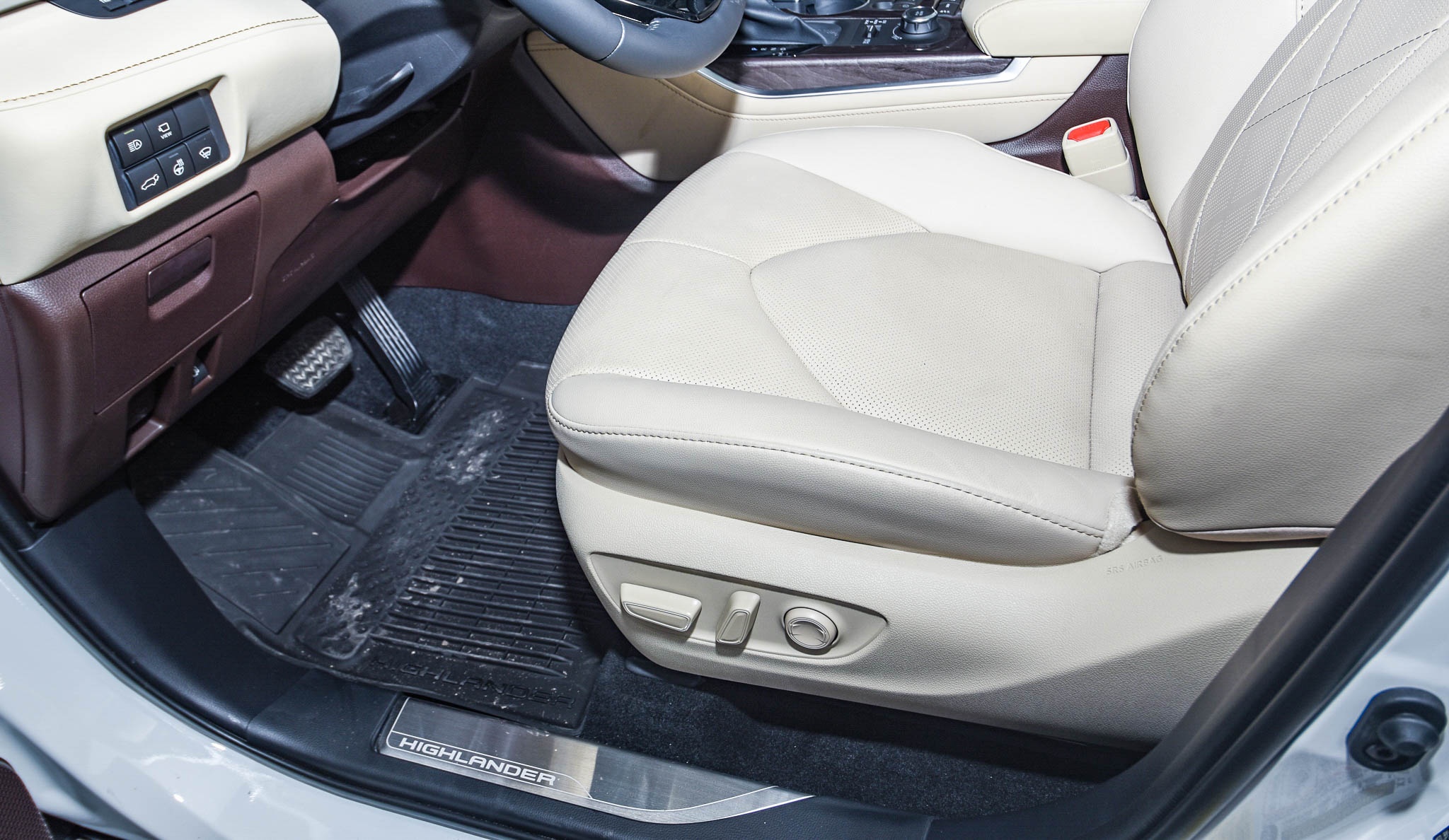 Chi tiết Toyota Highlander Platinum 2021 đầu tiên tại Việt Nam ảnh 16 Chi tiet Toyota Highlander Platinum 2021 dau tien tai Viet Nam anh 16