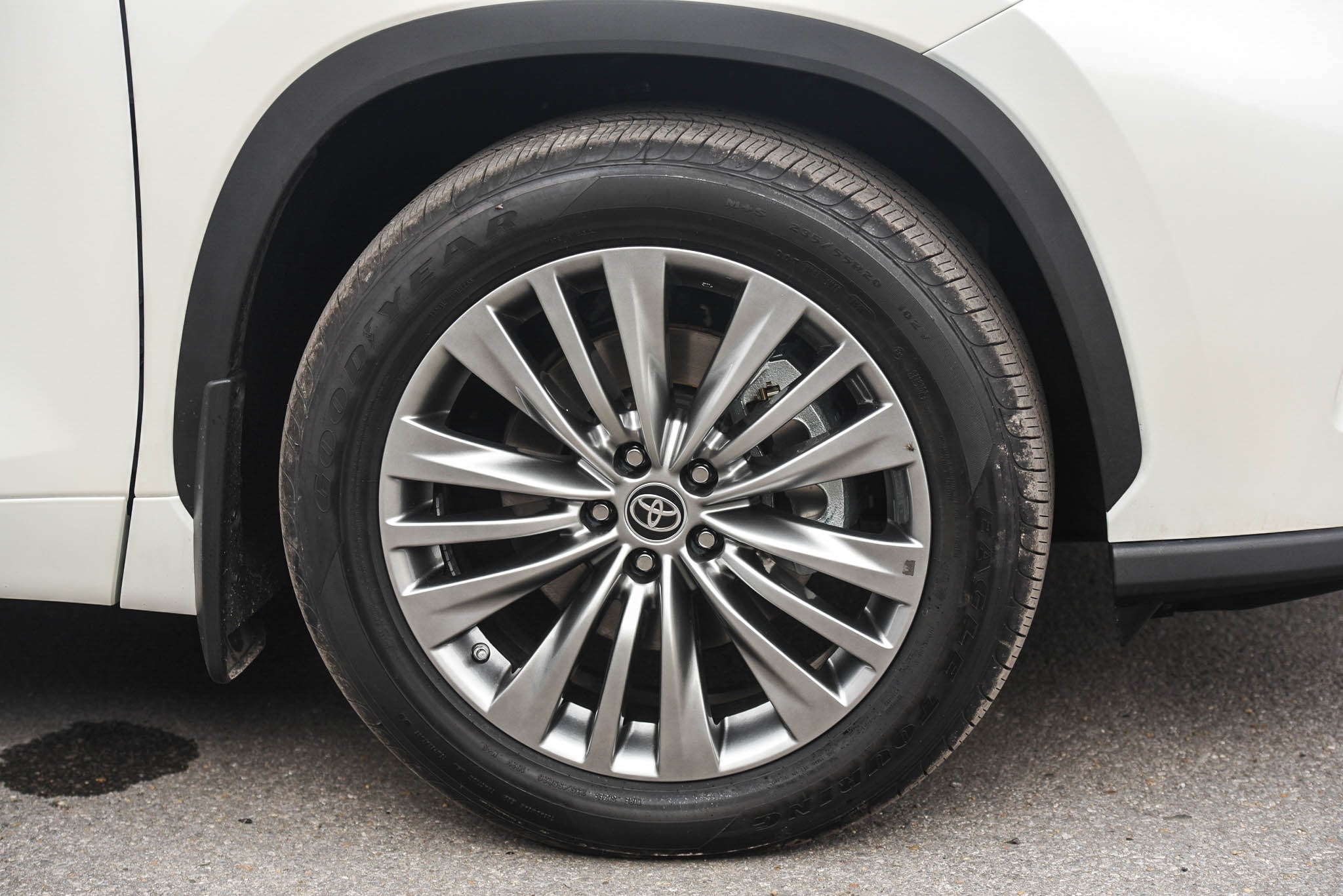 Chi tiết Toyota Highlander Platinum 2021 đầu tiên tại Việt Nam ảnh 11 Chi tiet Toyota Highlander Platinum 2021 dau tien tai Viet Nam anh 11