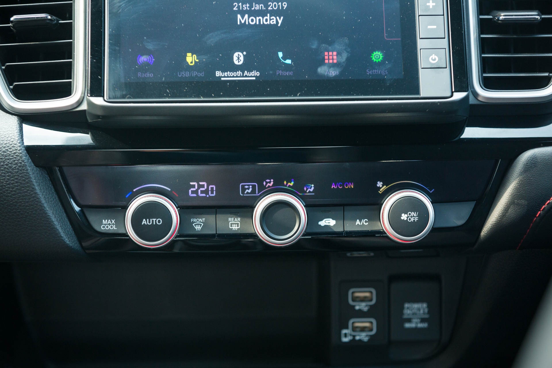 so sanh Kia K3 va Honda City anh 13