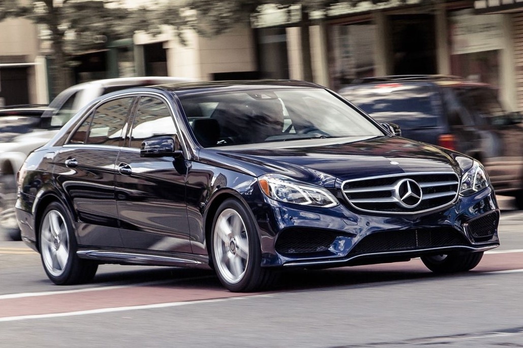 Gioi nha giau My thuong di xe gi? hinh anh