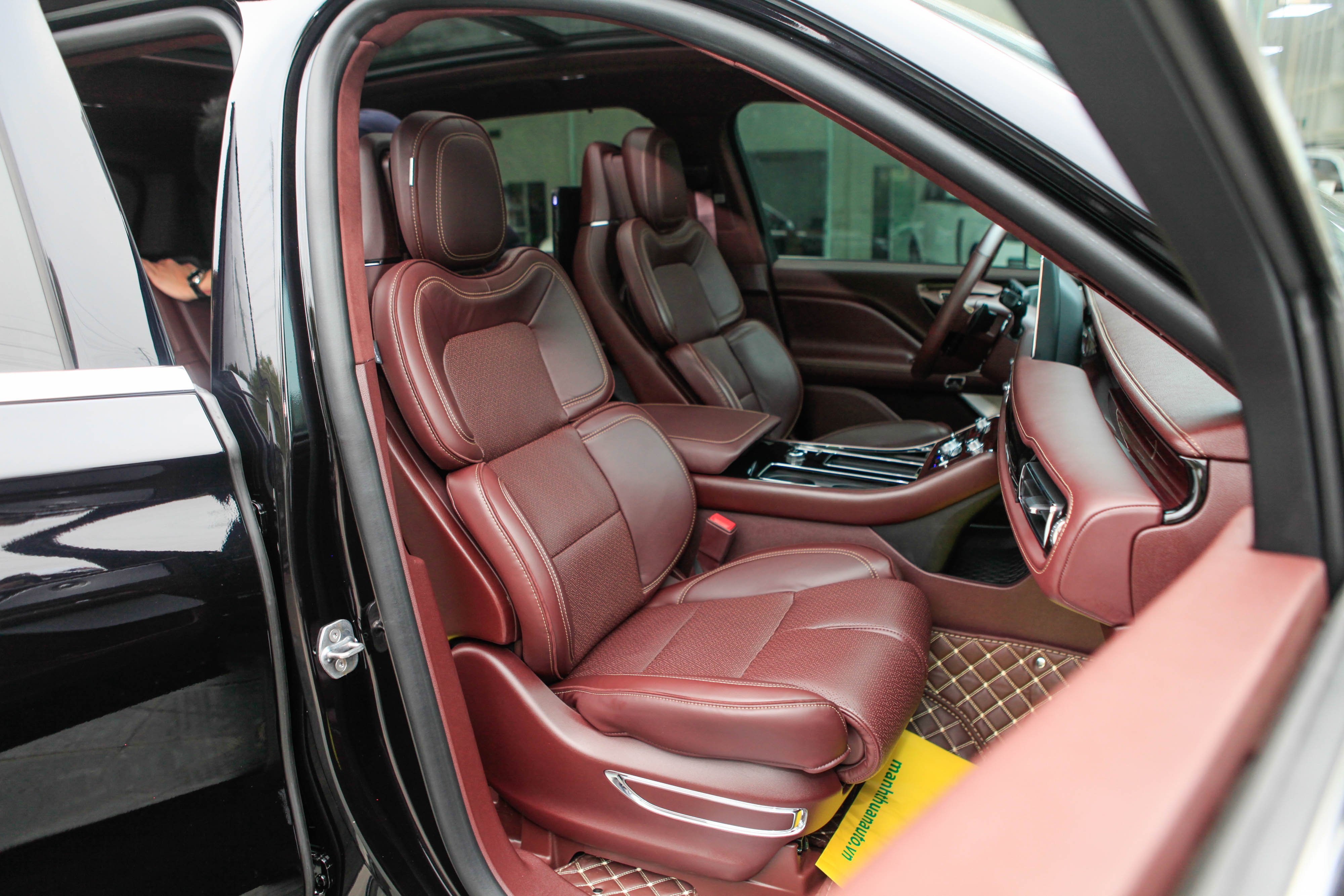 Chi tiết Lincoln Aviator Black Label - SUV 7 chỗ giá hơn 6 tỷ đồng ảnh 19 Chi tiet Lincoln Aviator Black Label - SUV 7 cho gia hon 6 ty dong anh 19