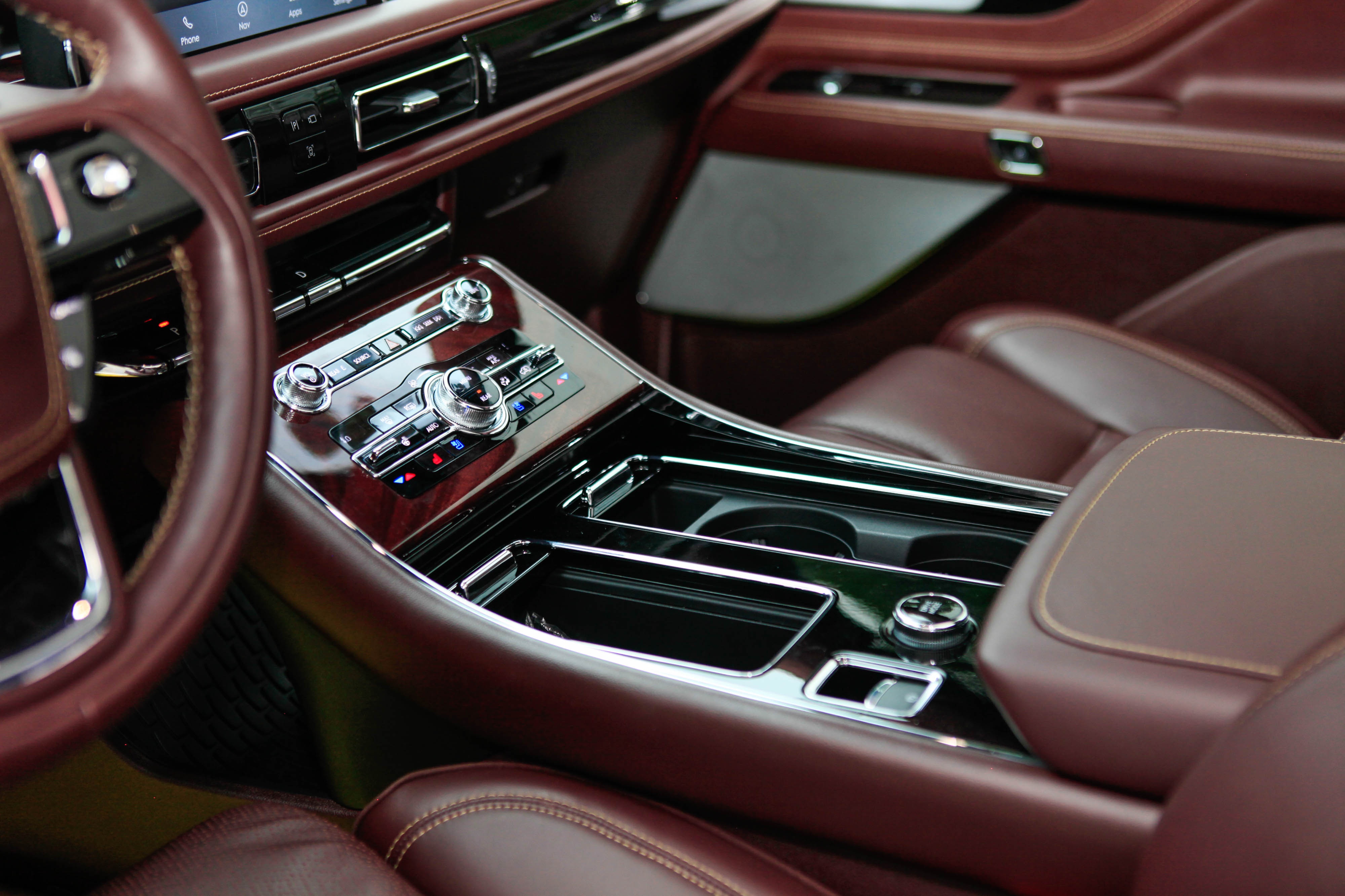 Chi tiết Lincoln Aviator Black Label - SUV 7 chỗ giá hơn 6 tỷ đồng ảnh 17 Chi tiet Lincoln Aviator Black Label - SUV 7 cho gia hon 6 ty dong anh 17