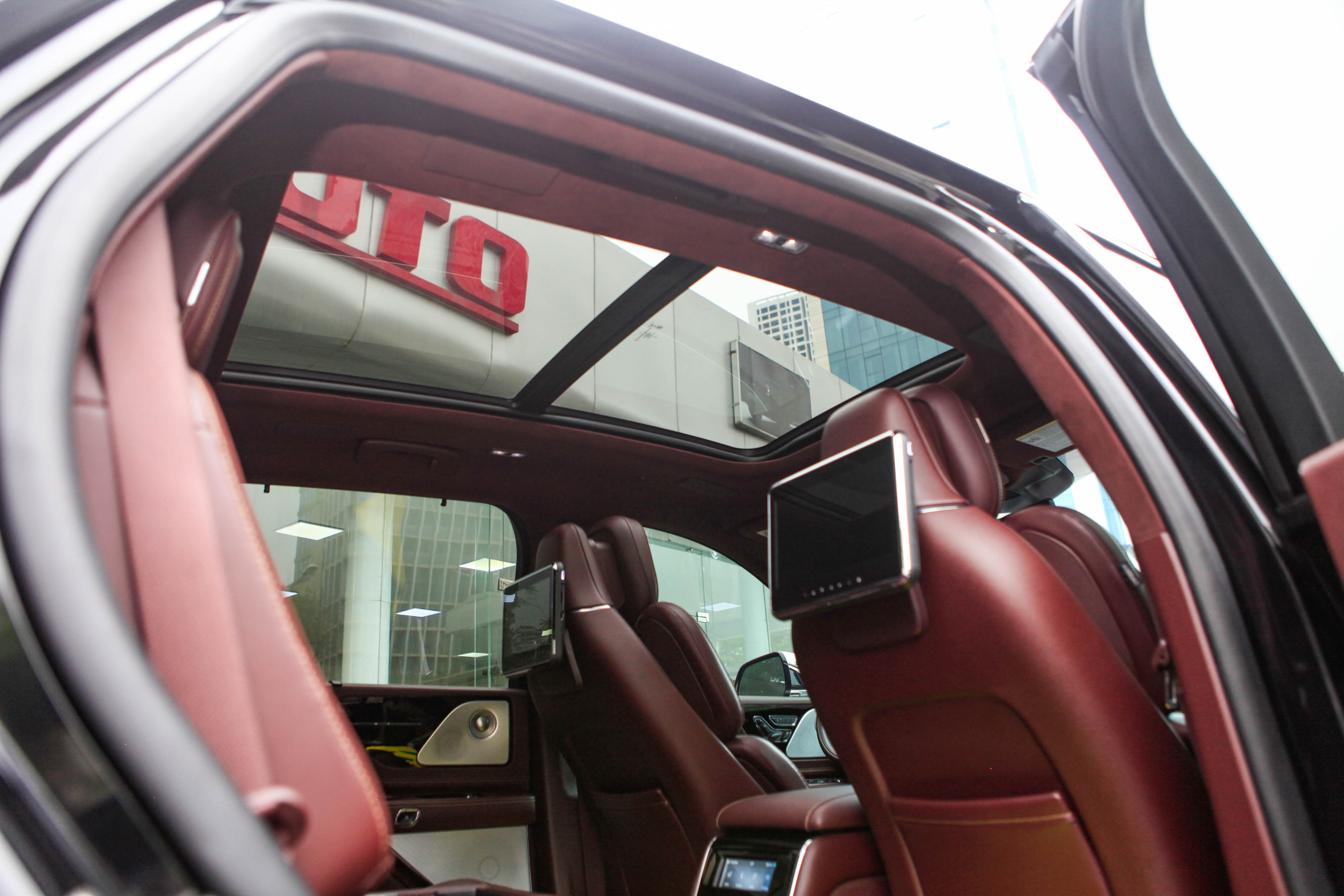 Chi tiết Lincoln Aviator Black Label - SUV 7 chỗ giá hơn 6 tỷ đồng ảnh 22 Chi tiet Lincoln Aviator Black Label - SUV 7 cho gia hon 6 ty dong anh 22