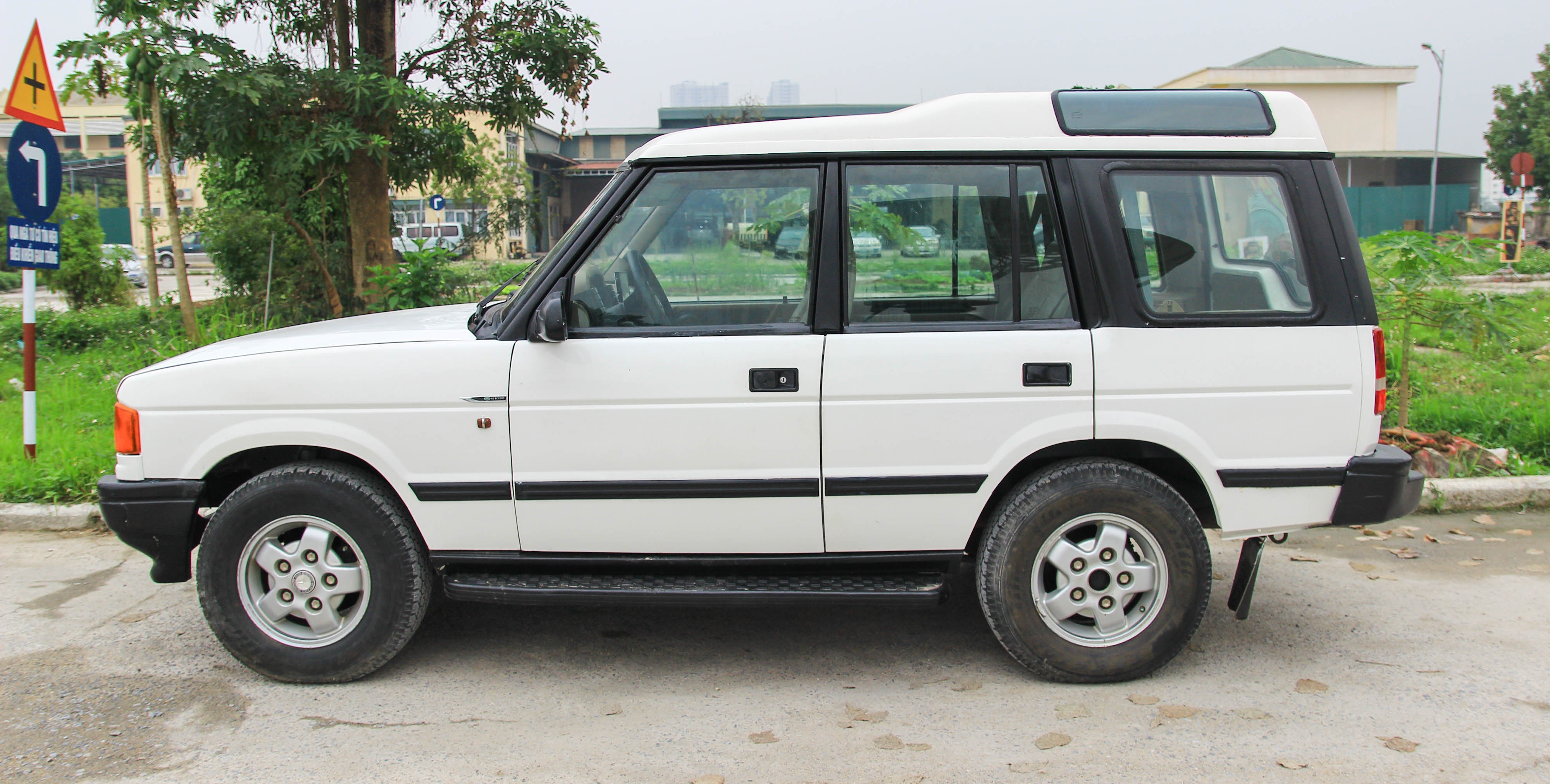 Chi tiết Land Rover Discovery 1996 - SUV 'hàng hiếm' tại Việt Nam ảnh 2 Chi tiet Land Rover Discovery 1996 - SUV 'hang hiem' tai Viet Nam anh 2