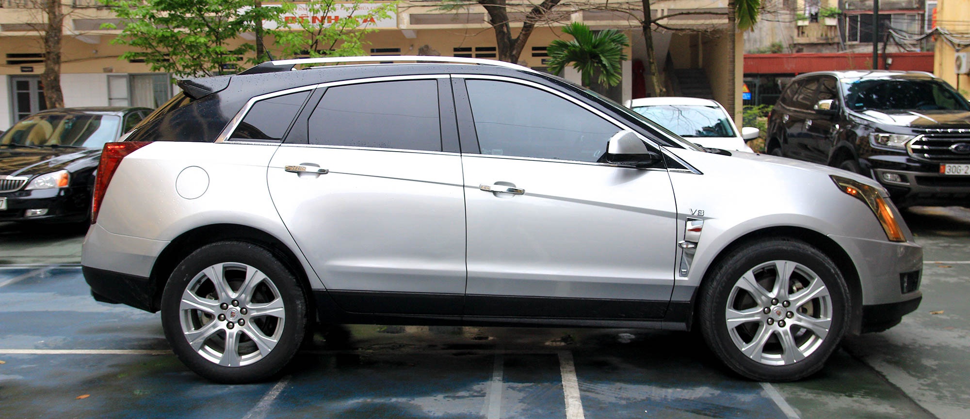 Cadillac SRX 2010 - SUV hạng sang giá dưới 1 tỷ đồng ảnh 2 Cadillac SRX 2010 - SUV hang sang gia duoi 1 ty dong anh 2