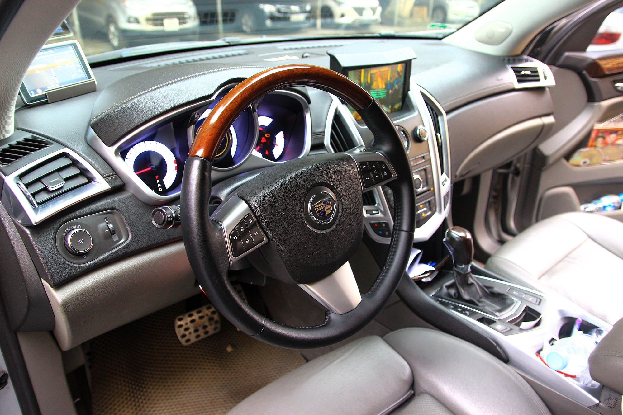 Cadillac SRX 2010 - SUV hạng sang giá dưới 1 tỷ đồng ảnh 9 Cadillac SRX 2010 - SUV hang sang gia duoi 1 ty dong anh 9