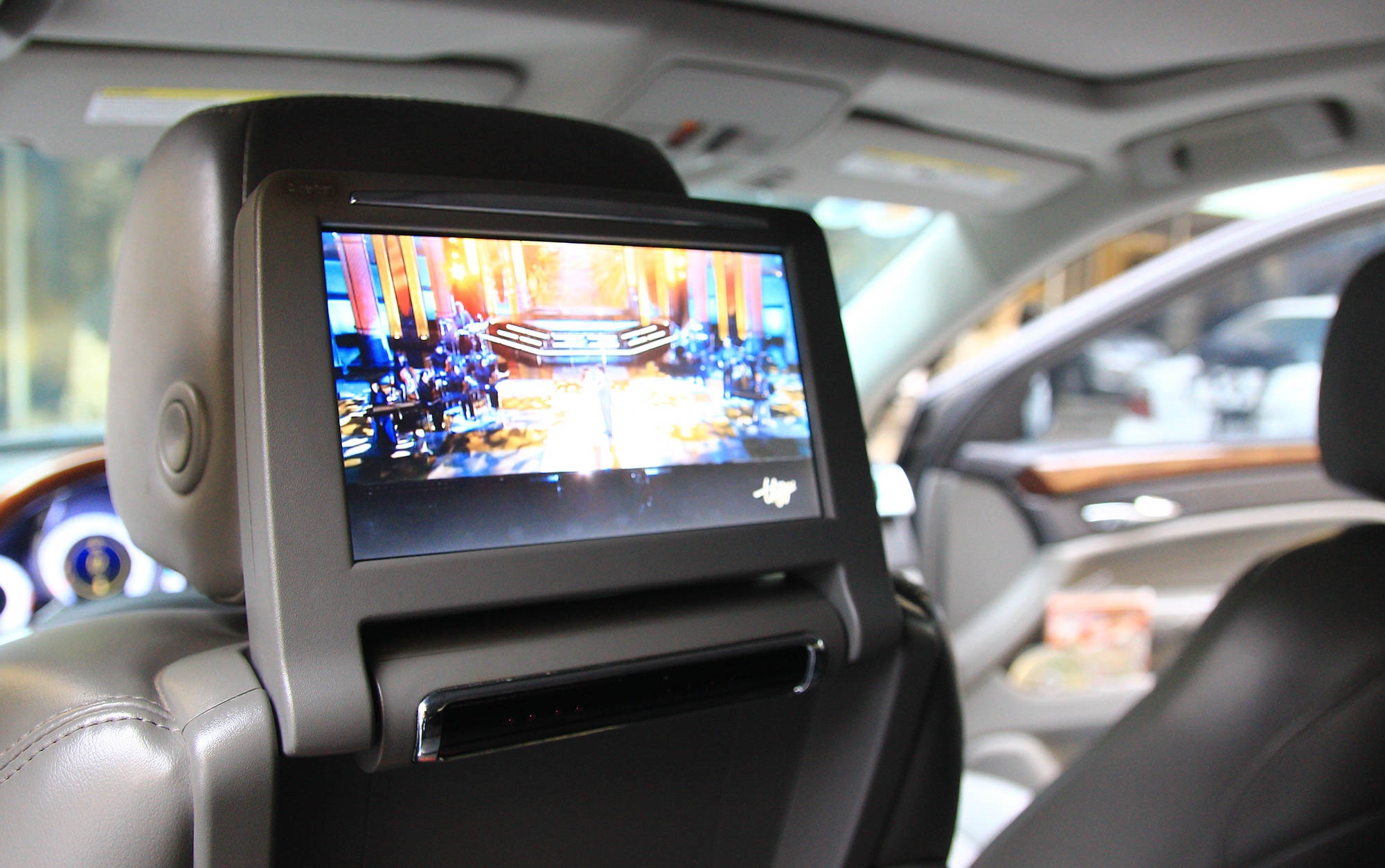 Cadillac SRX 2010 - SUV hạng sang giá dưới 1 tỷ đồng ảnh 10 Cadillac SRX 2010 - SUV hang sang gia duoi 1 ty dong anh 10