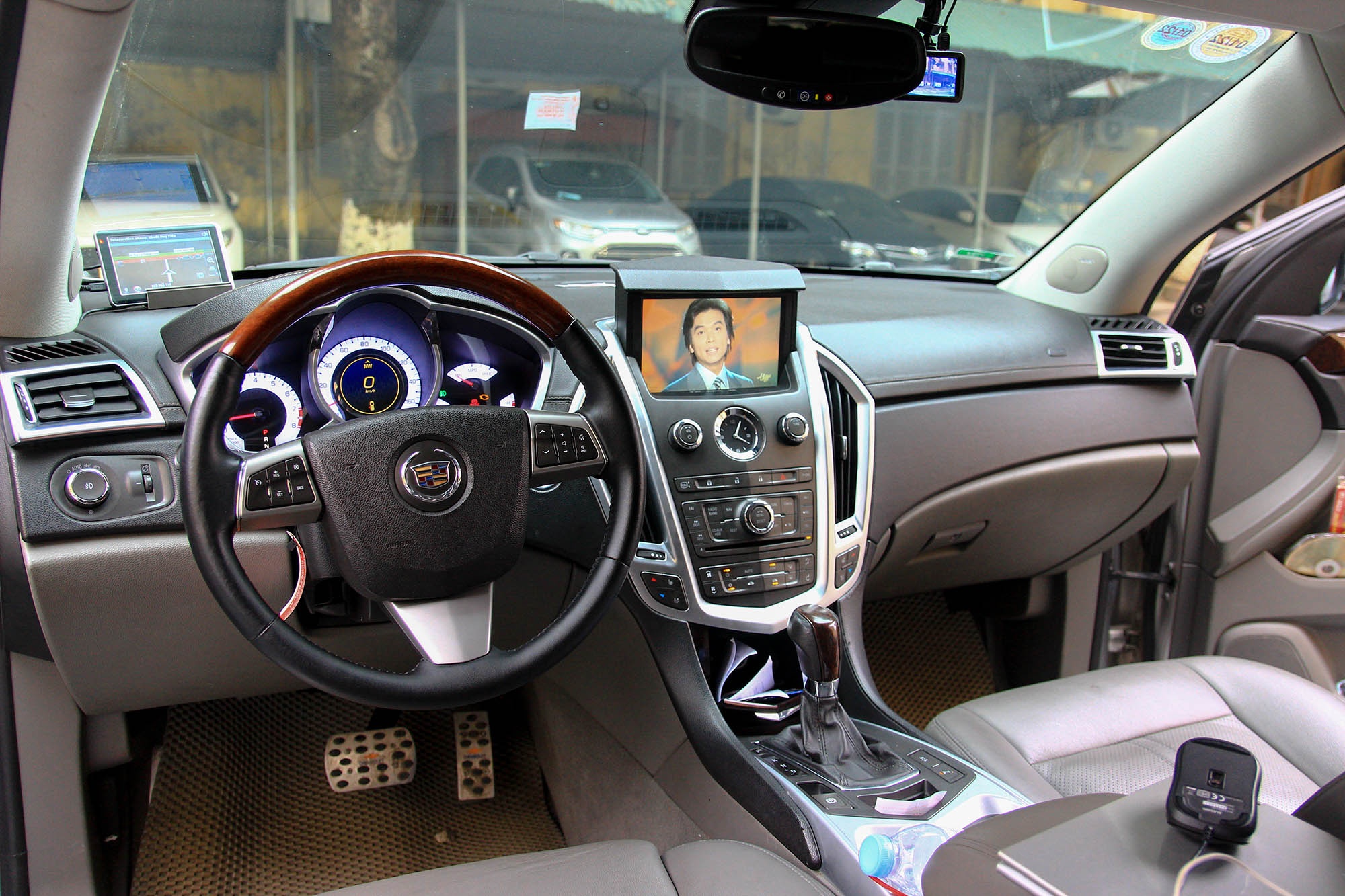 Cadillac SRX 2010 - SUV hạng sang giá dưới 1 tỷ đồng ảnh 8 Cadillac SRX 2010 - SUV hang sang gia duoi 1 ty dong anh 8