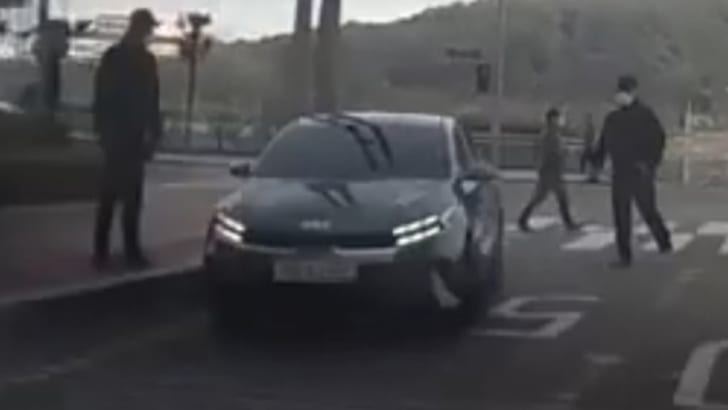 Những hình ảnh đầu tiên của Kia Cerato 2021 ảnh 2 Nhung hinh anh dau tien cua Kia Cerato 2021 anh 2