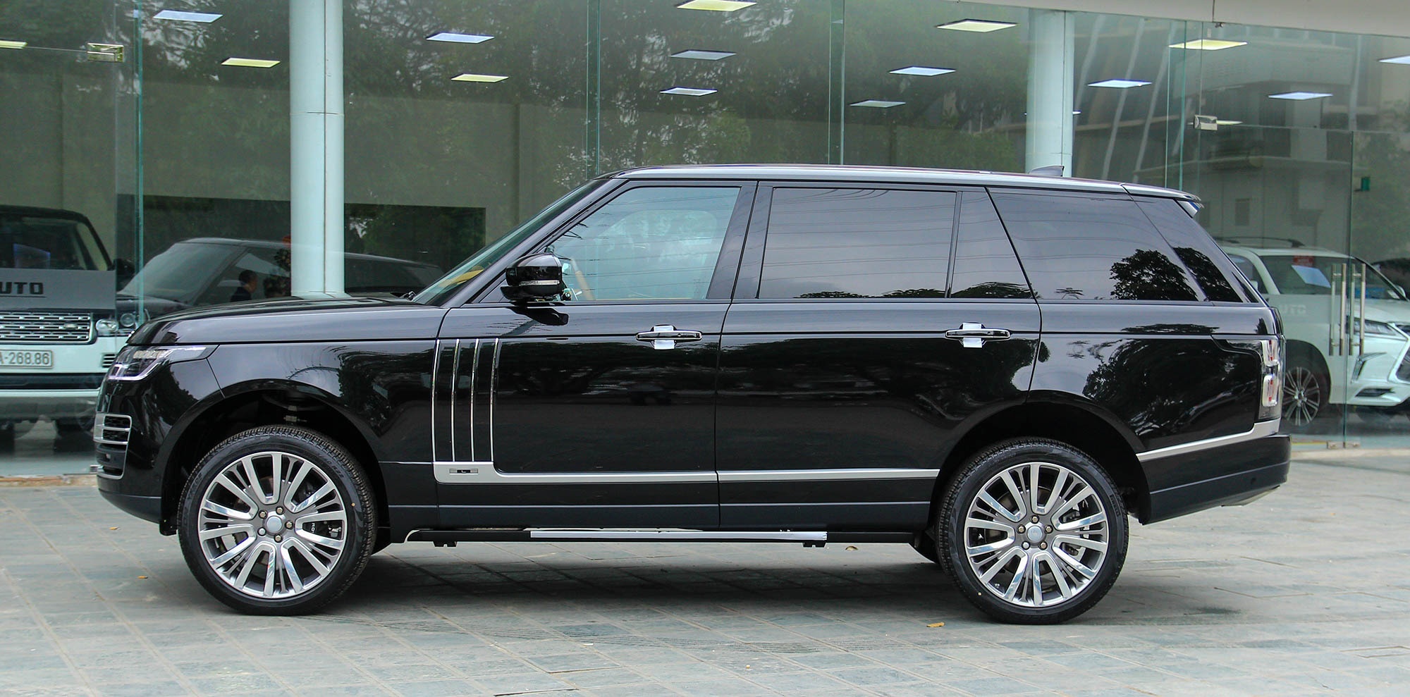 Chi tiết Range Rover SVAutobiography LWB 2021 tại Việt Nam ảnh 2 Chi tiet Range Rover SVAutobiography LWB 2021 tai Viet Nam anh 2