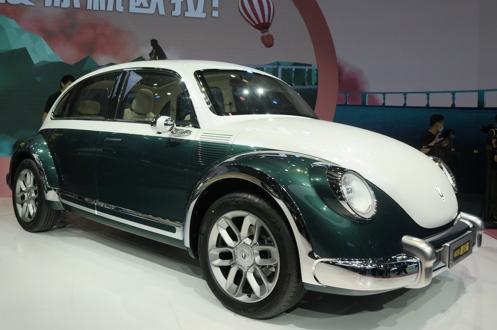 Mau oto dien Trung Quoc giong 'con bo' Volkswagen Beetle hinh anh