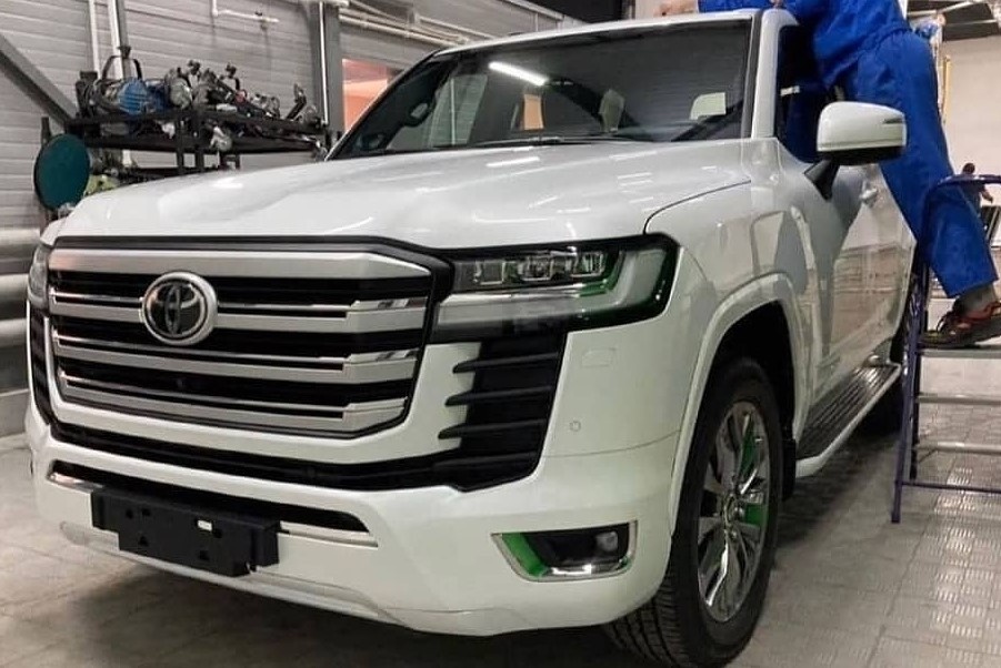 Toyota Land Cruiser moi lo dien hinh anh