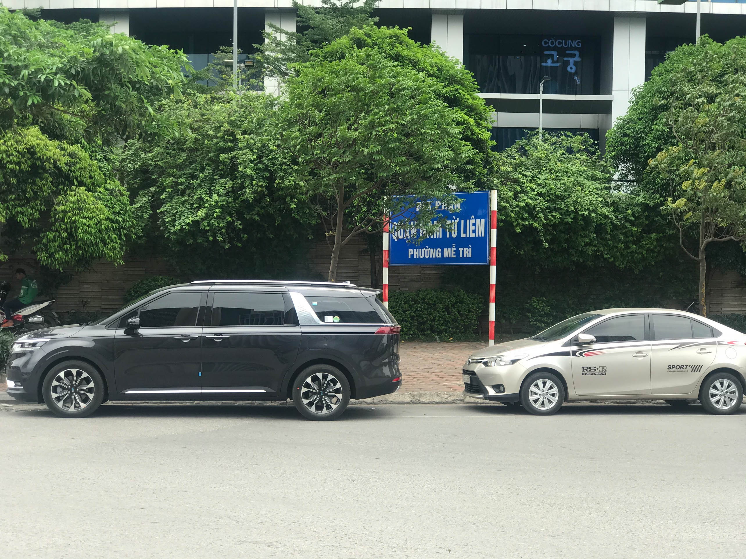 Kia Sedona 2021 xuất hiện tại Hà Nội ảnh 4 Kia Sedona 2021 xuat hien tai Ha Noi anh 4