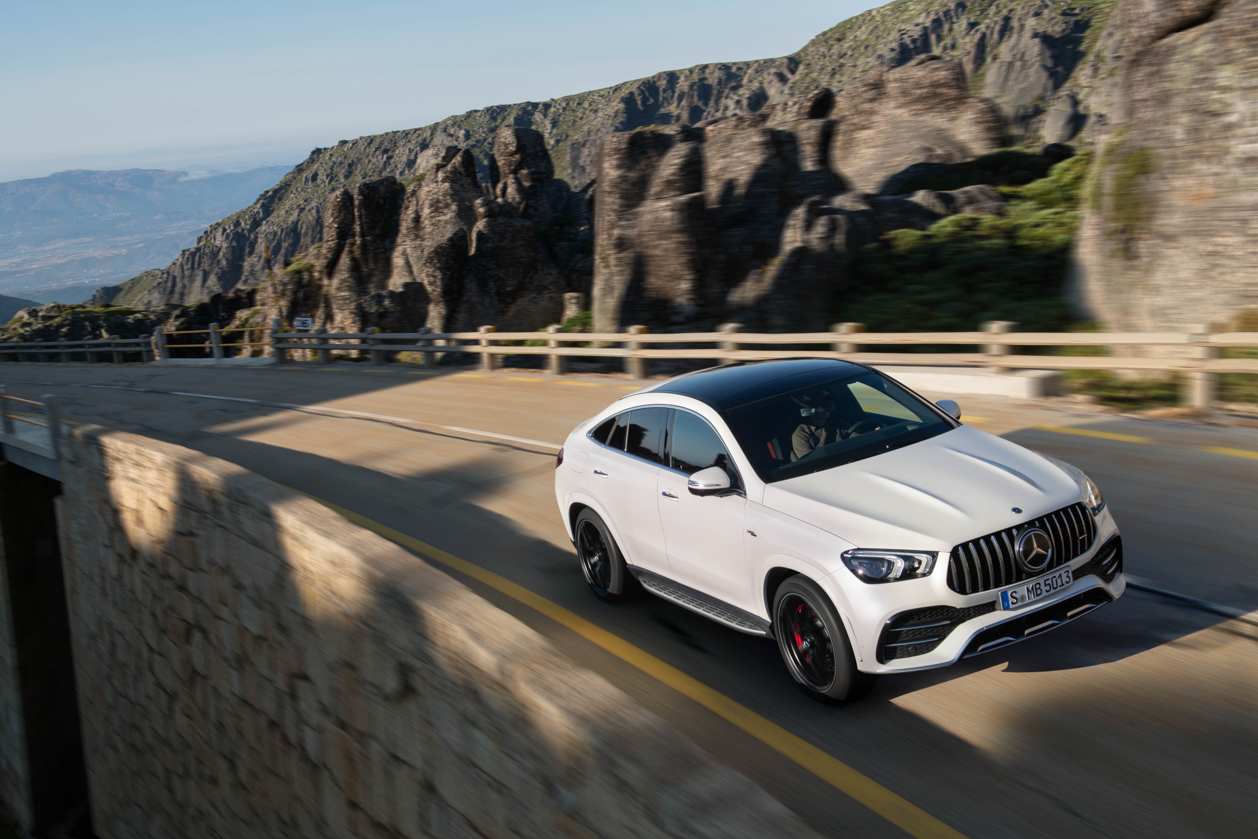 Mercedes-AMG GLE 53 4Matic+ Coupe ra mắt tại Việt Nam ảnh 15 Mercedes-AMG GLE 53 4Matic+ Coupe ra mat tai Viet Nam anh 15