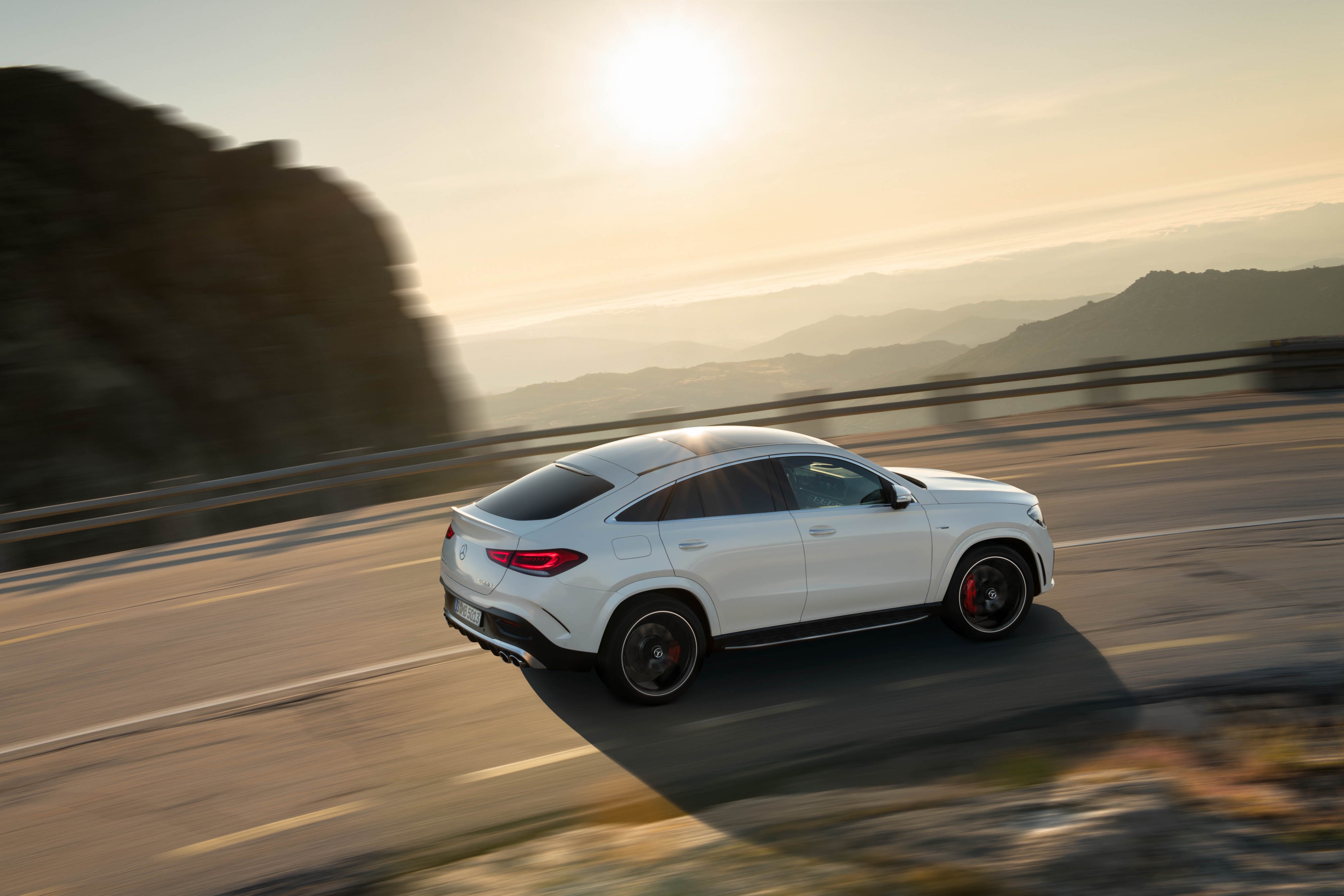 Mercedes-AMG GLE 53 4Matic+ Coupe ra mắt tại Việt Nam ảnh 16 Mercedes-AMG GLE 53 4Matic+ Coupe ra mat tai Viet Nam anh 16