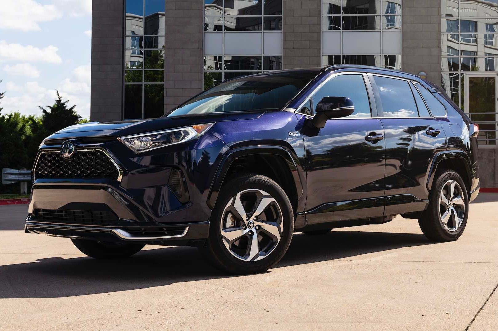 Toyota dung san xuat nhieu mau xe an khach vi Covid-19 hinh anh