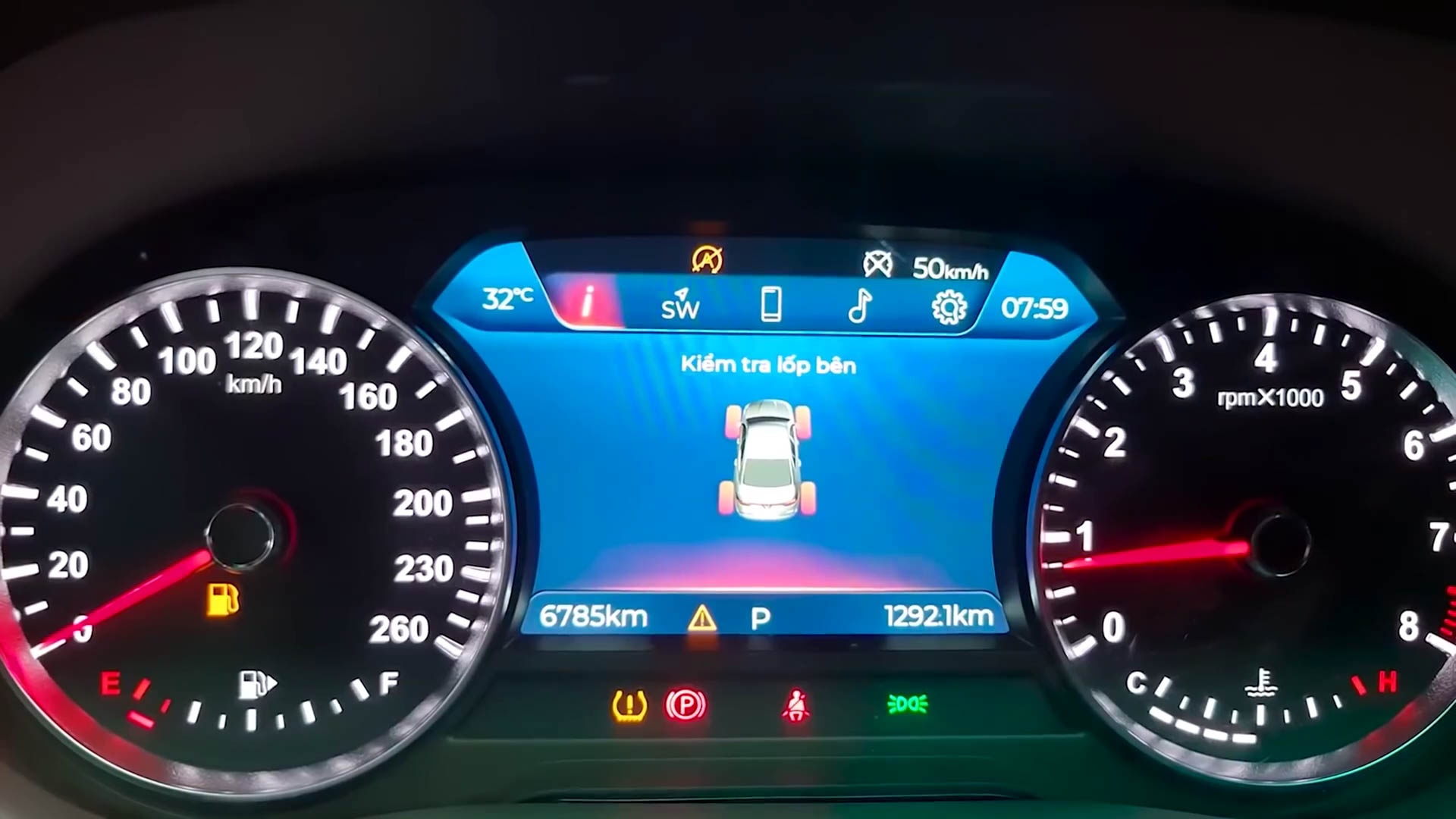 xe VinFast Lux A2.0 bi to gap nhieu loi anh 1