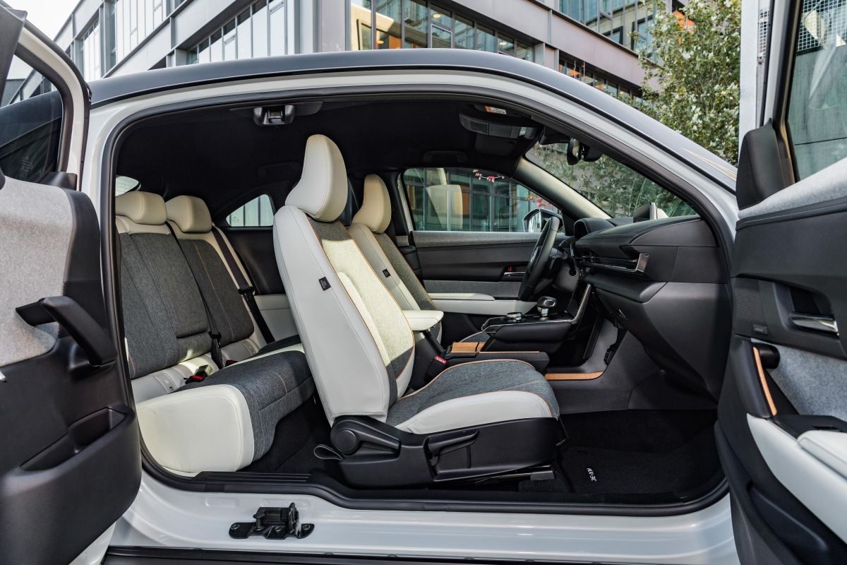 Mazda MX-30 Electric được ra mắt tại Australia ảnh 3 Mazda MX-30 Electric duoc ra mat tai Australia anh 3