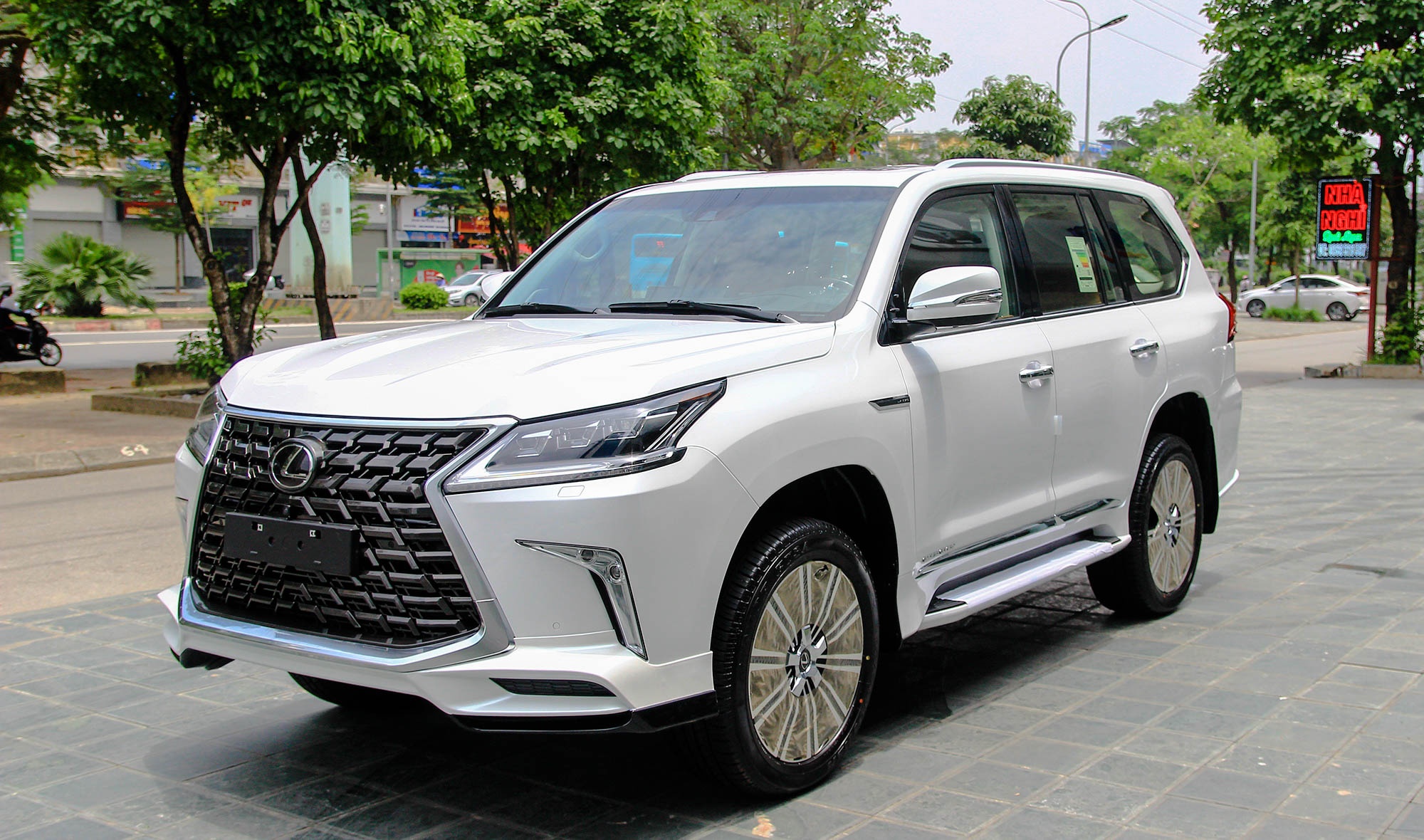 So sánh Mercedes G 63 và Lexus LX570 ảnh 2 So sanh Mercedes G 63 va Lexus LX570 anh 2