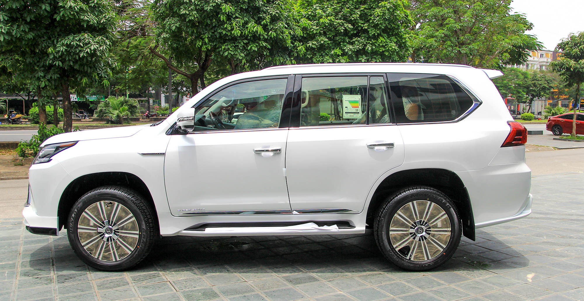 So sánh Mercedes G 63 và Lexus LX570 ảnh 6 So sanh Mercedes G 63 va Lexus LX570 anh 6
