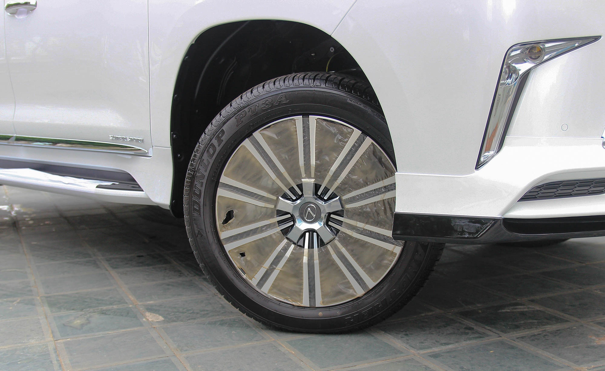 Lexus LX570 Supersport độ MBS ảnh 3 Lexus LX570 Supersport do MBS anh 3